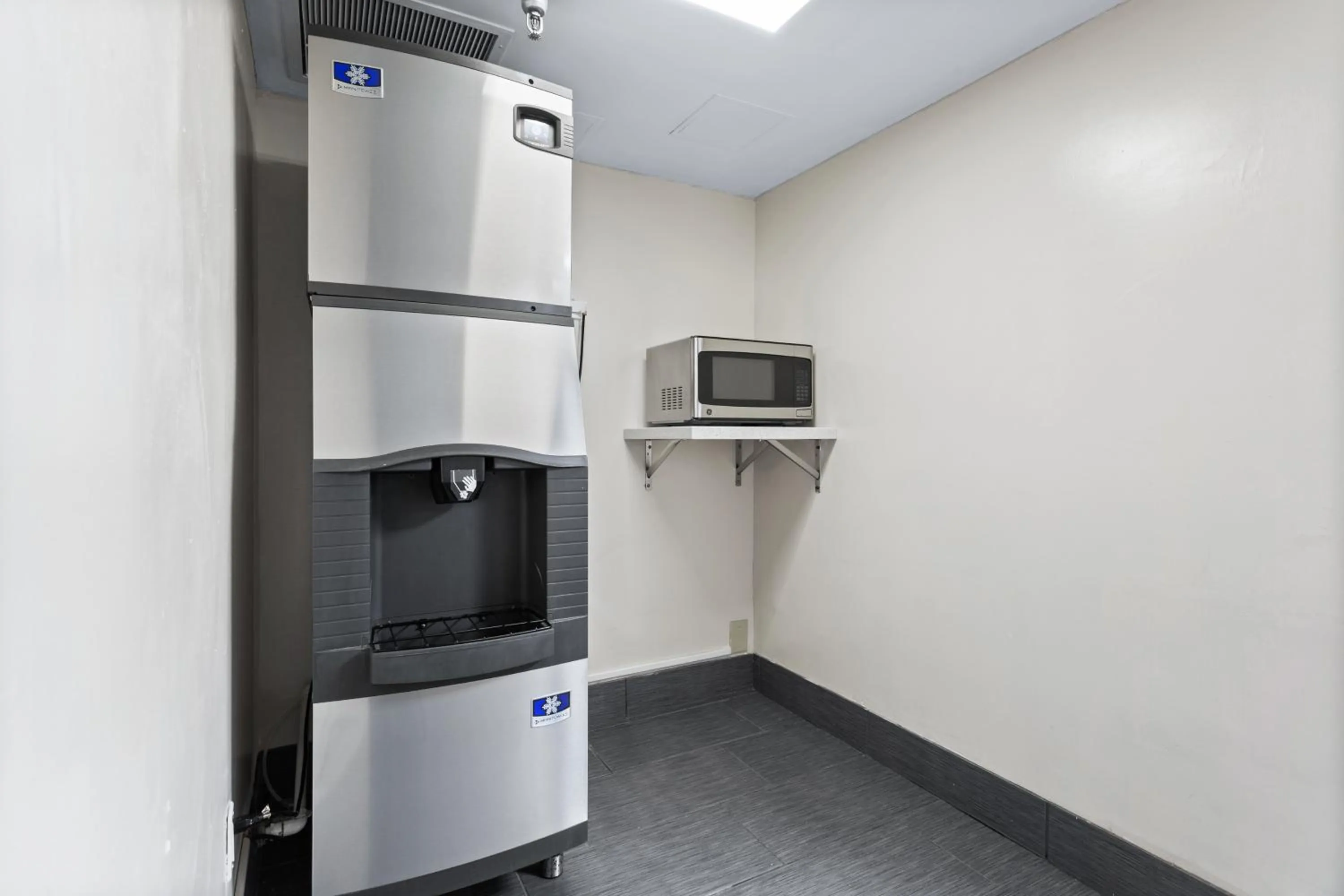 vending machine in Holiday Inn Tampa Westshore - Airport Area by IHG