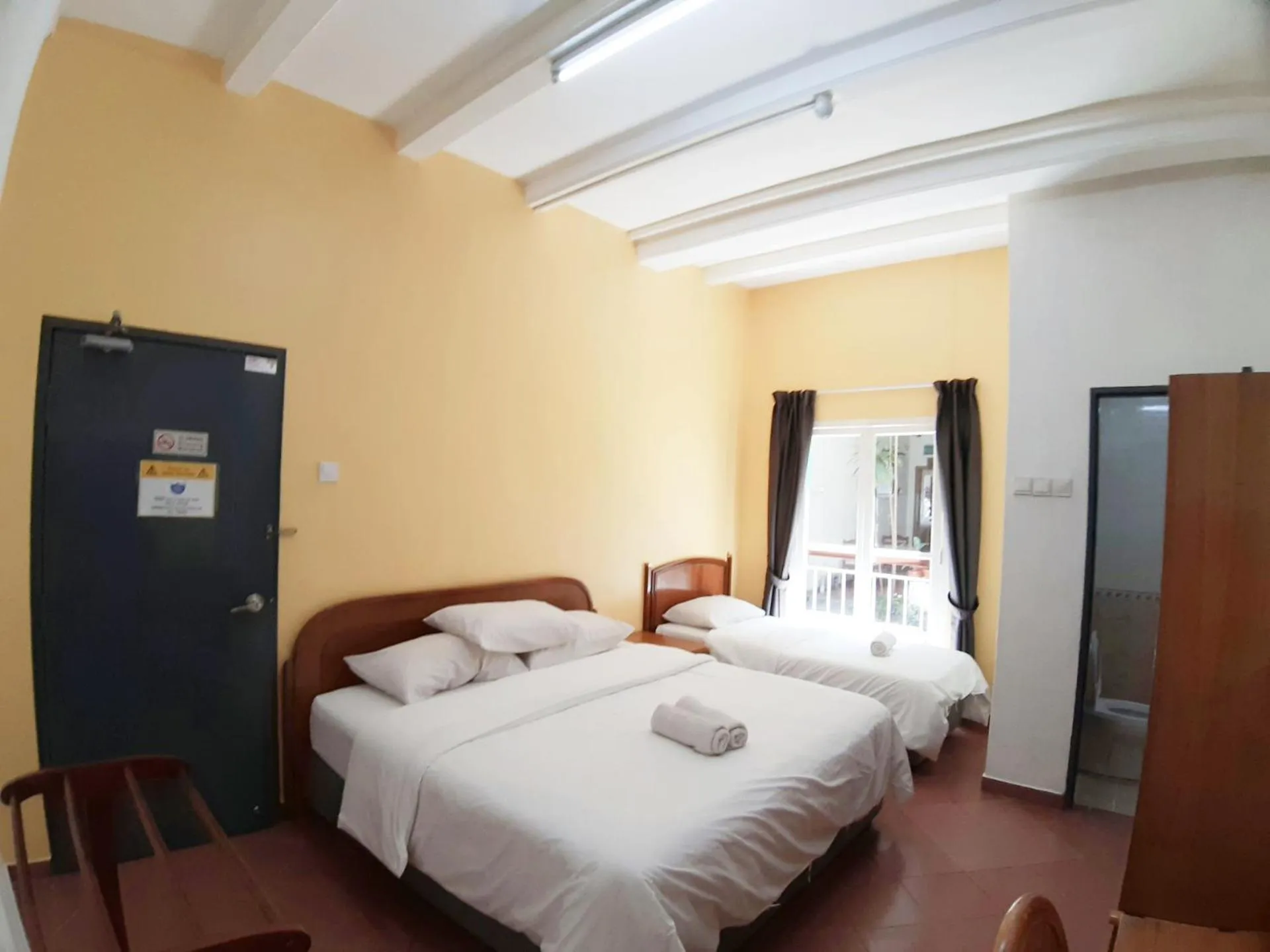 Shower in Heeren Inn Melaka