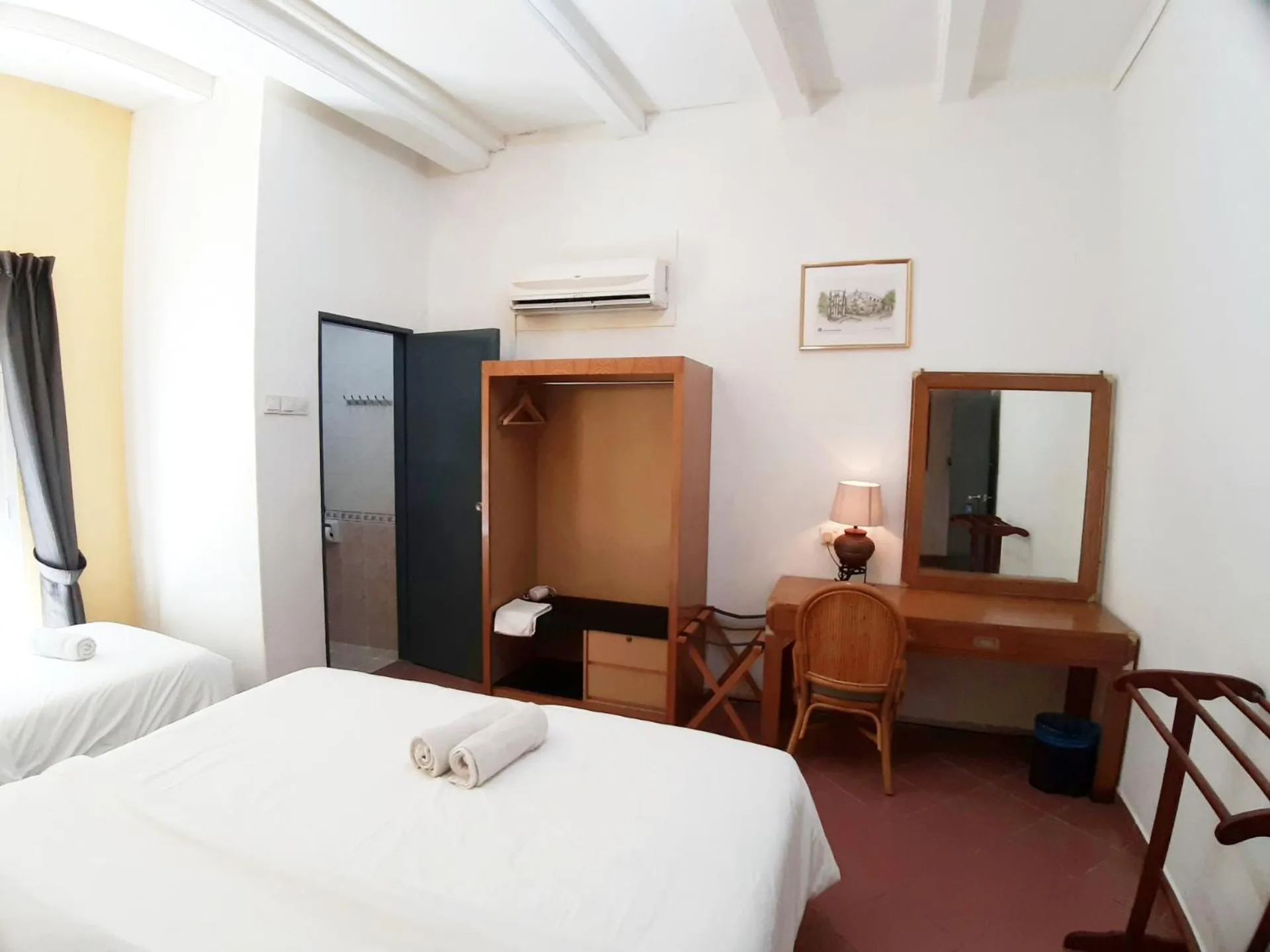 Shower in Heeren Inn Melaka