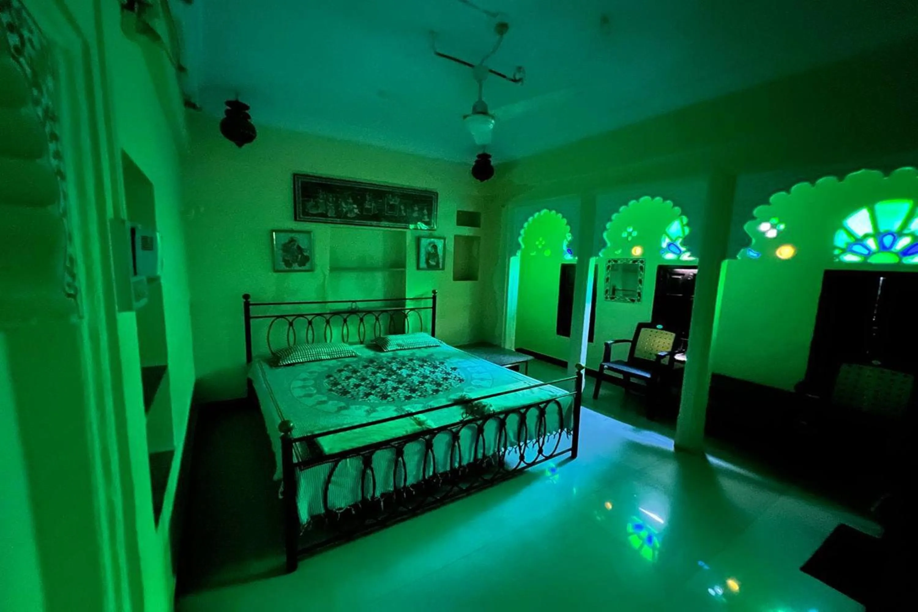 Bed in Nukkad Guest House Near Lake Pichola