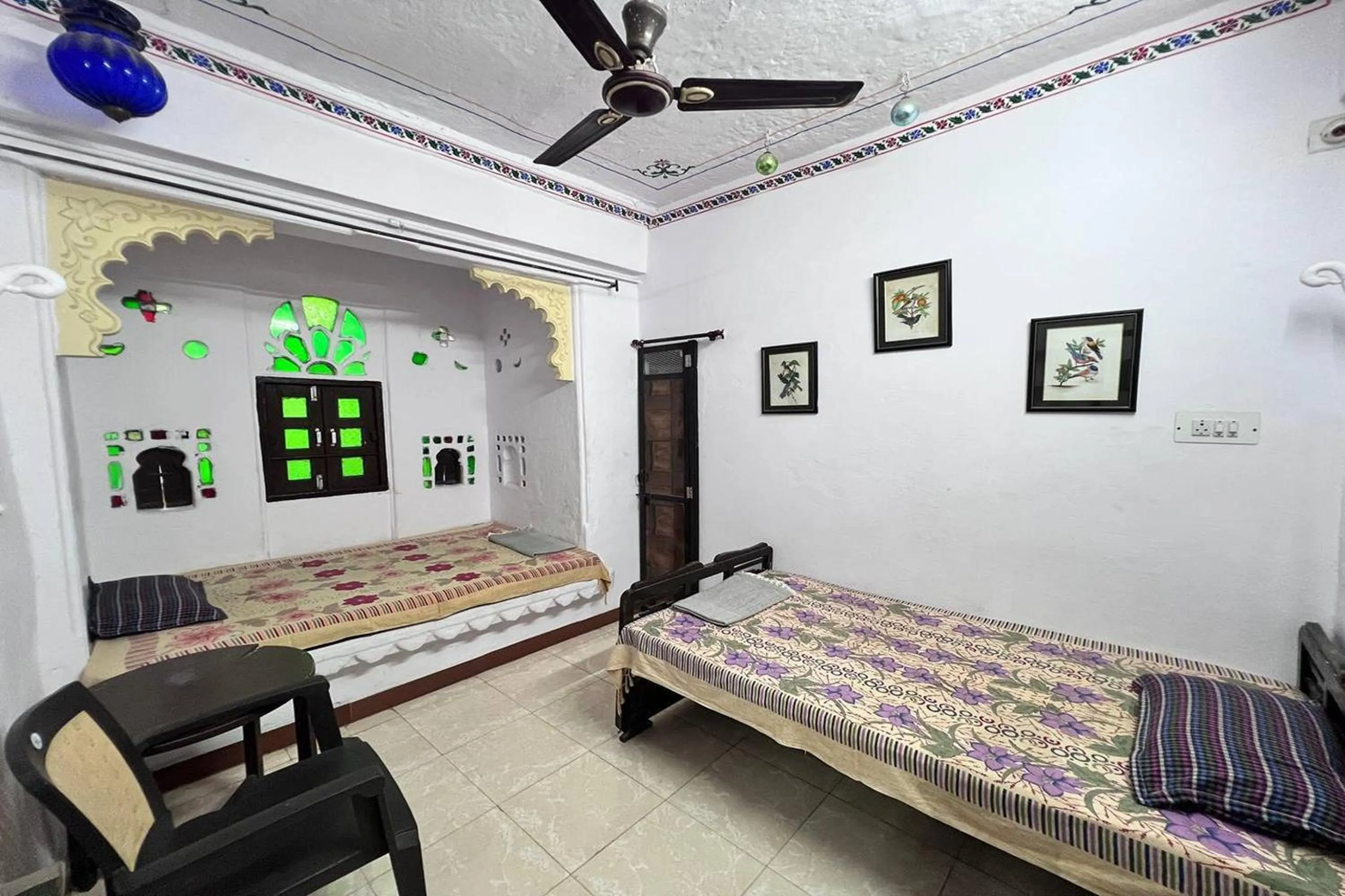 Bed in Nukkad Guest House Near Lake Pichola