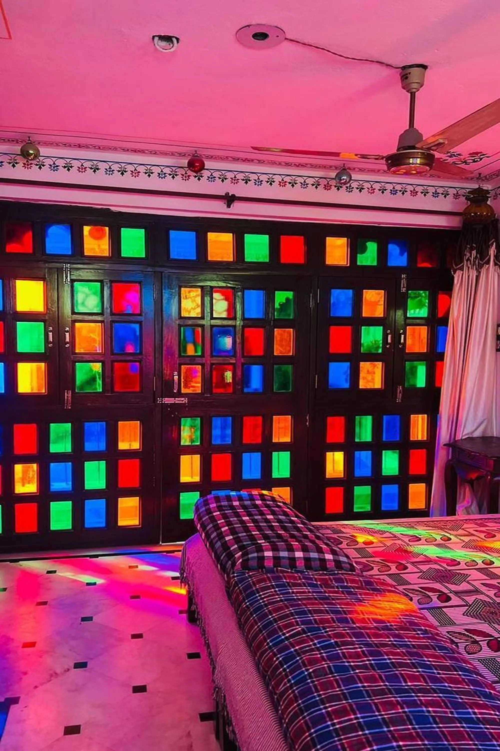 Bed in Nukkad Guest House Near Lake Pichola