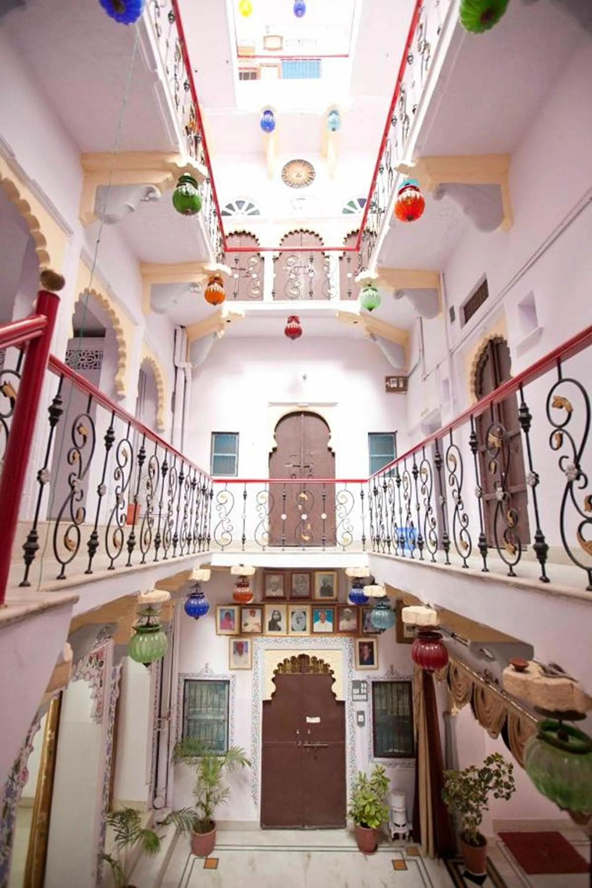 Property building in Nukkad Guest House Near Lake Pichola