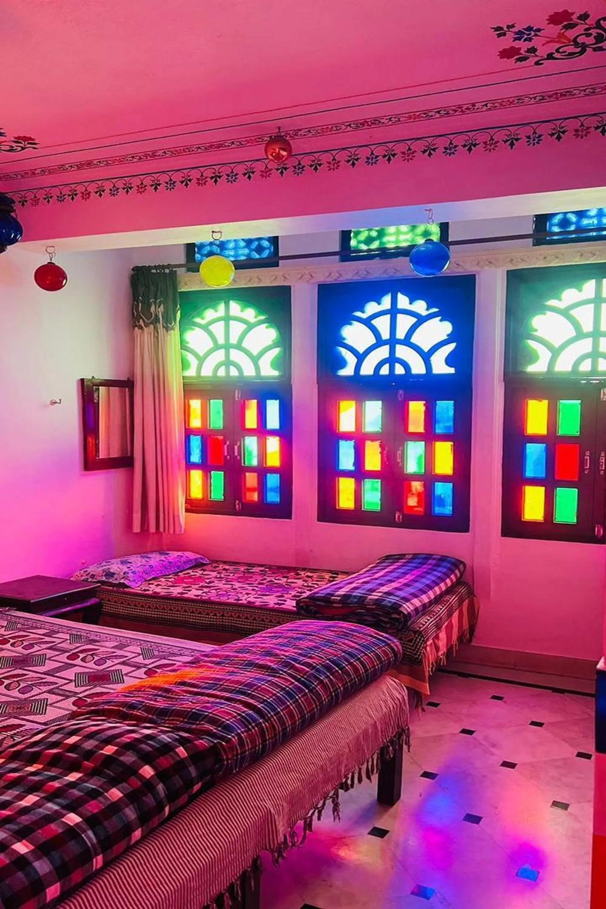 Bed in Nukkad Guest House Near Lake Pichola