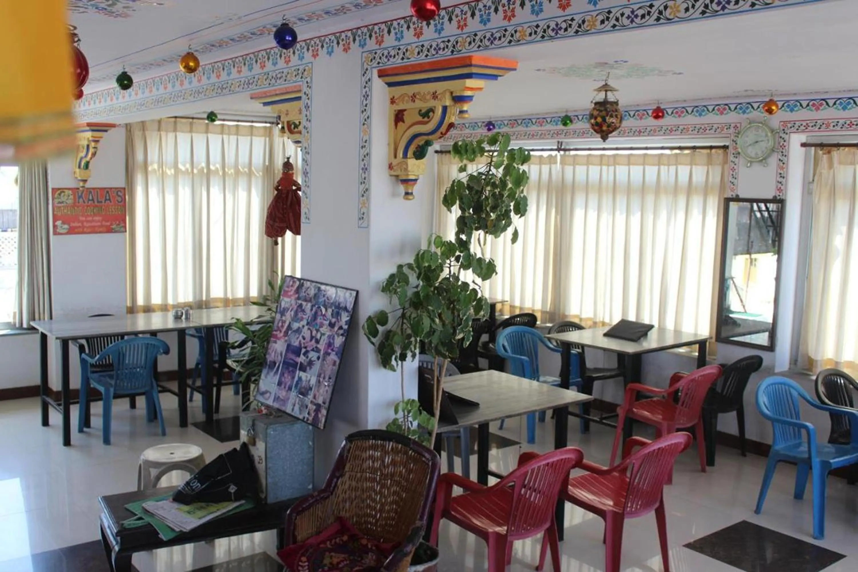 Seating area in Nukkad Guest House Near Lake Pichola