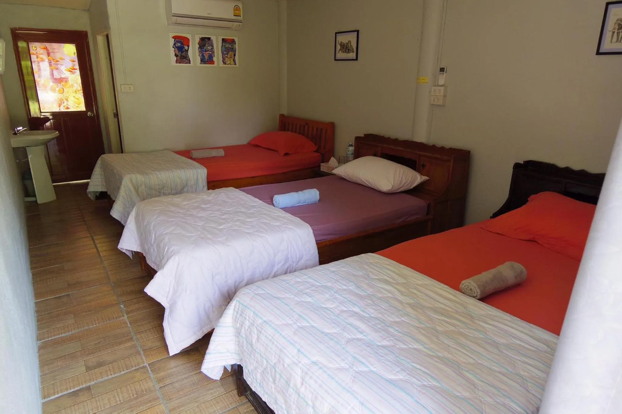 Photo of the whole room, Bed in Oui Kaew Homestay