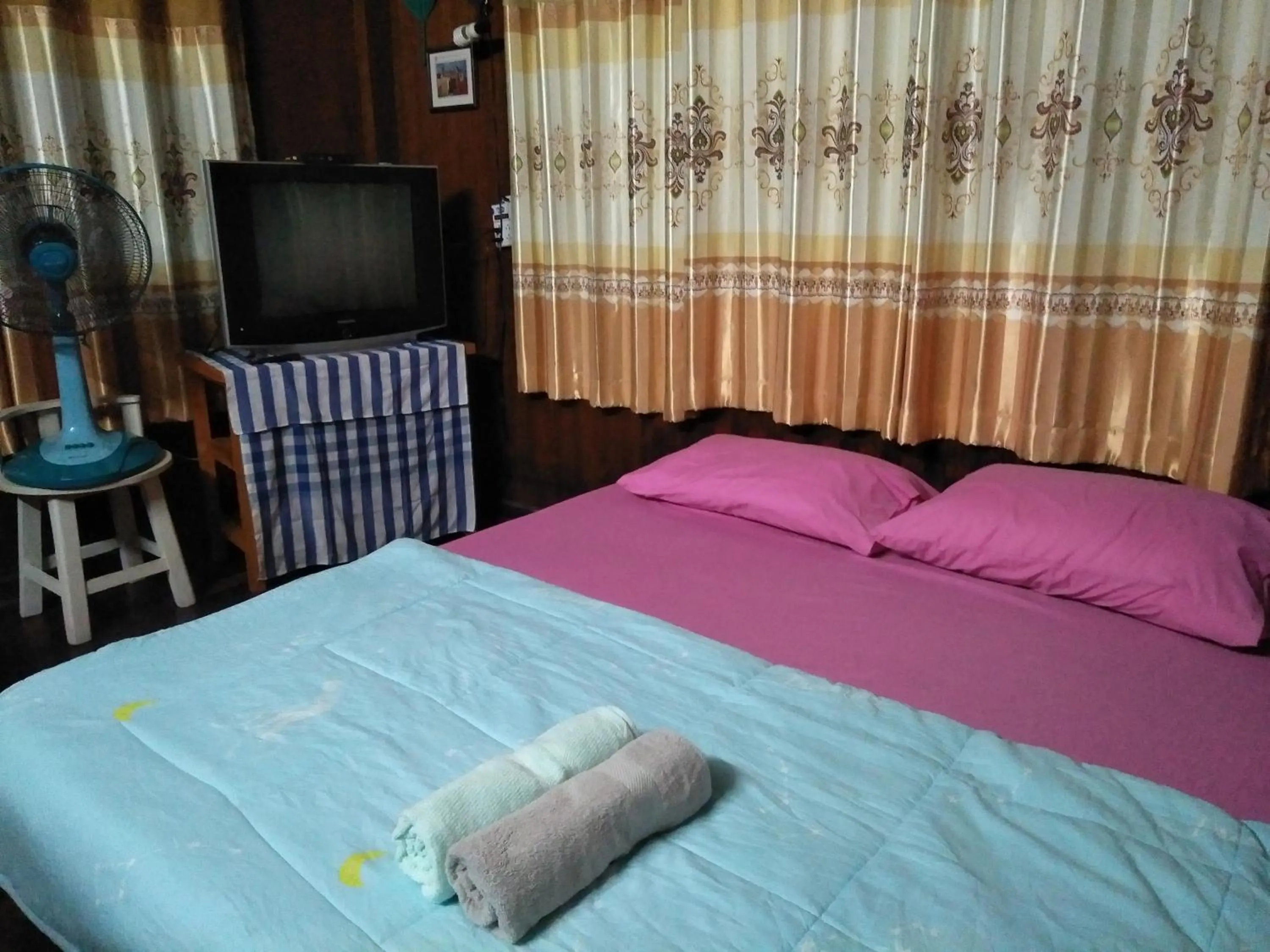 Photo of the whole room, Bed in Oui Kaew Homestay