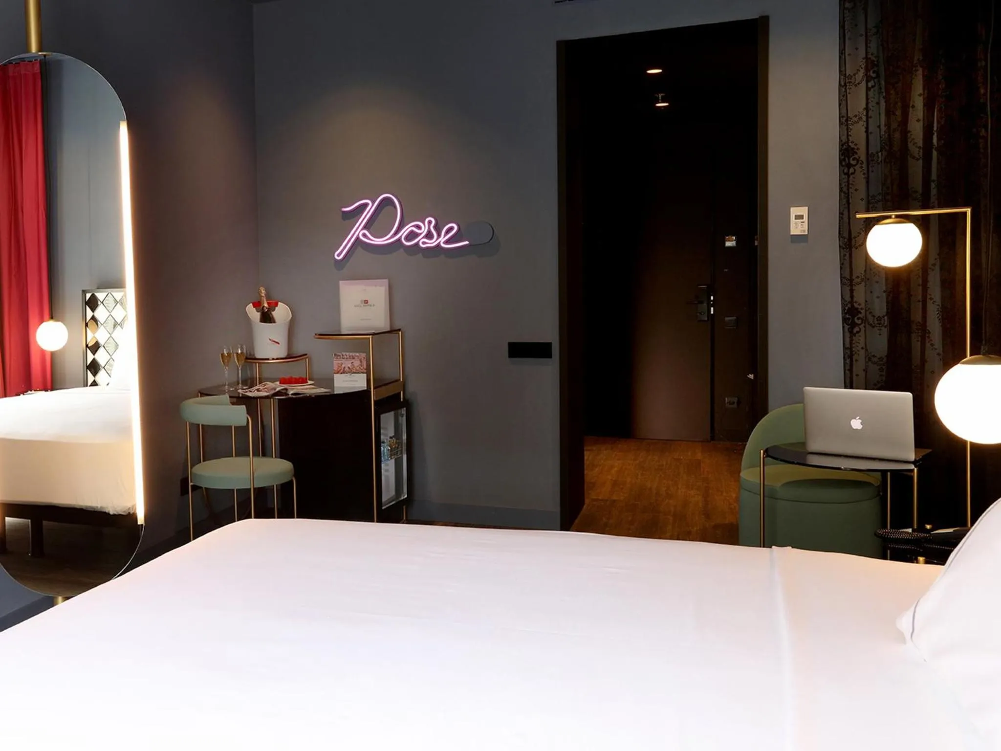 Bedroom, Bed in Axel Hotel Madrid - Adults Only