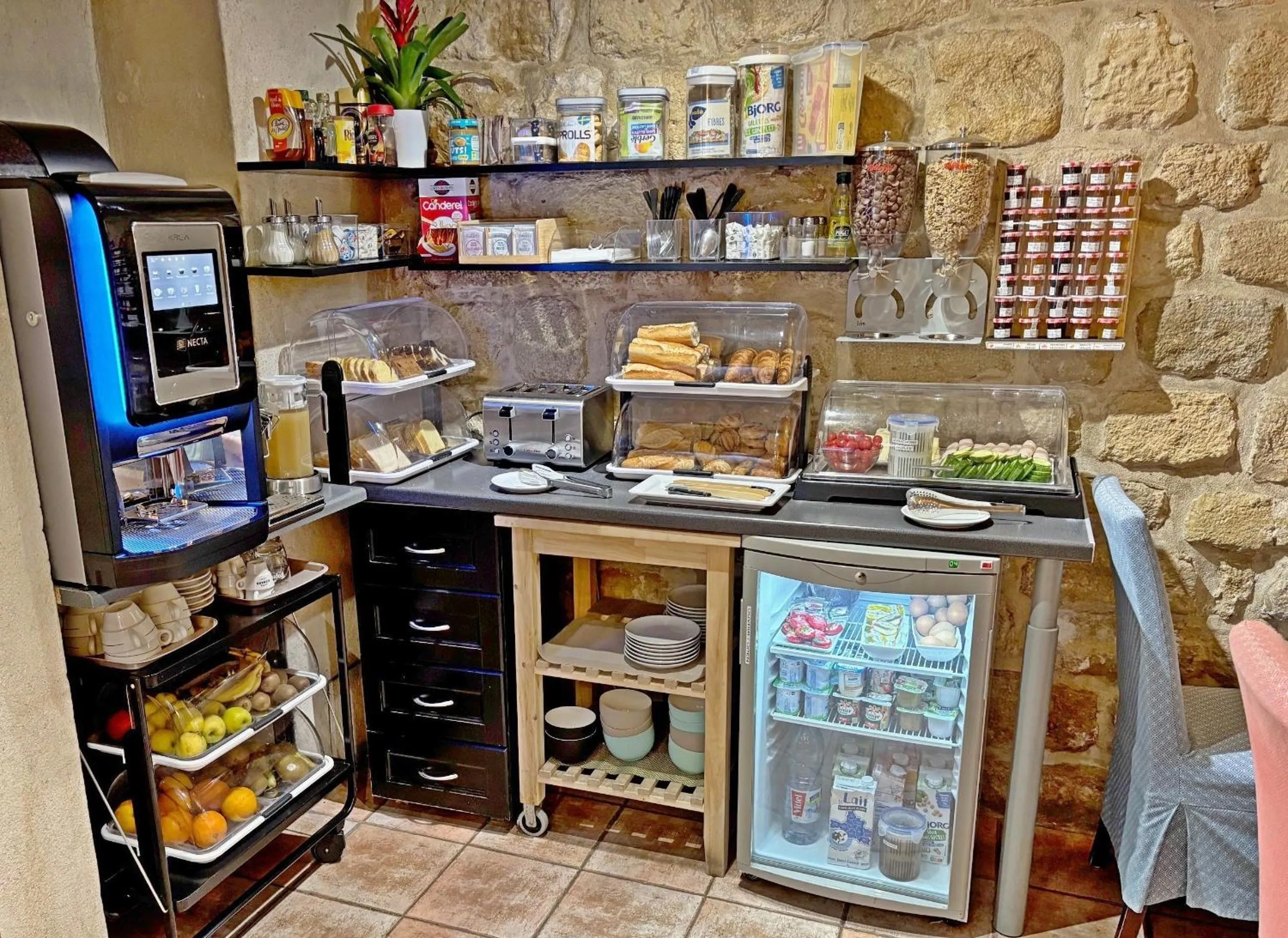 Breakfast in Austin's Saint Lazare Hotel