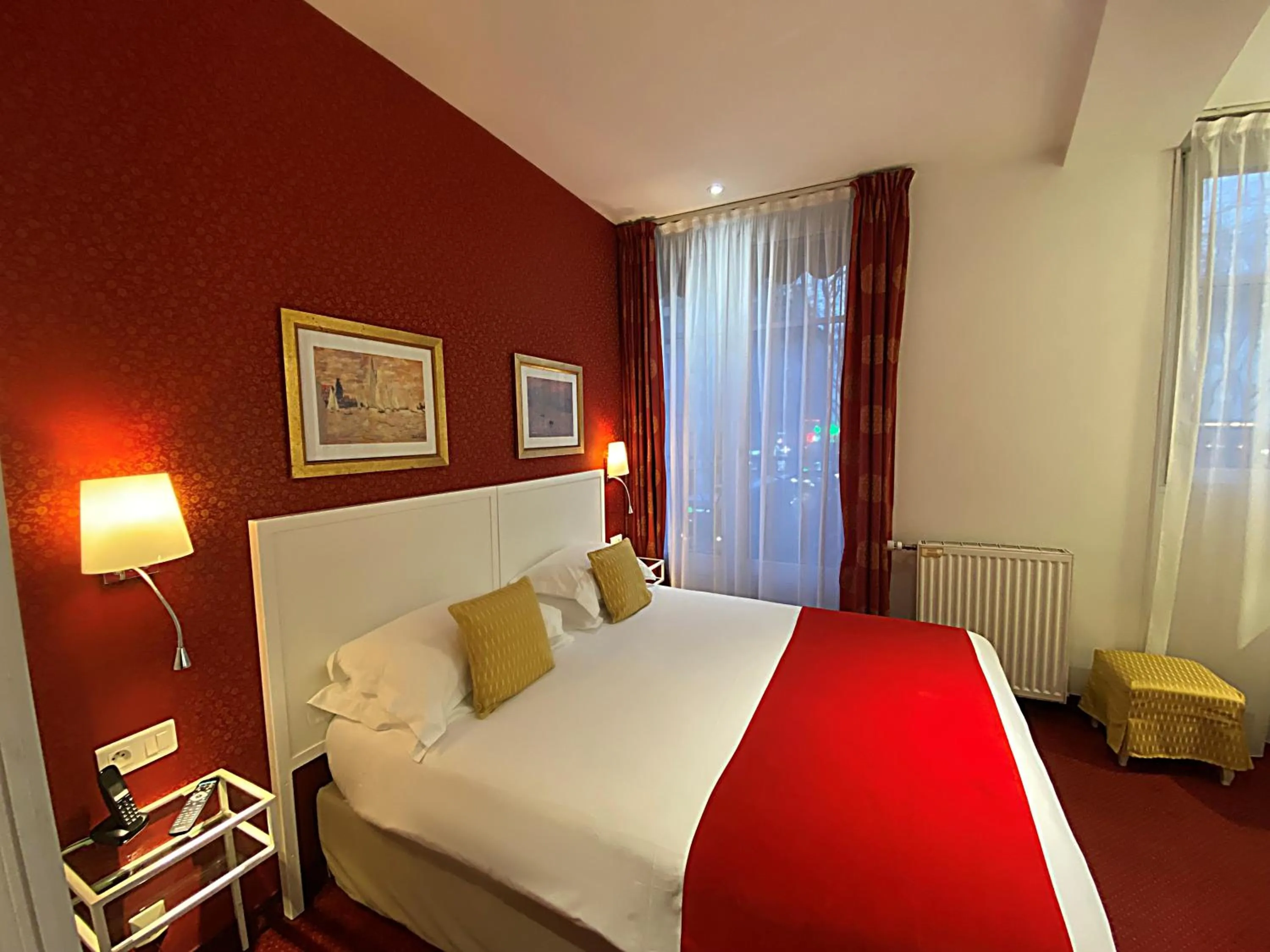 Photo of the whole room, Bed in Austin's Saint Lazare Hotel