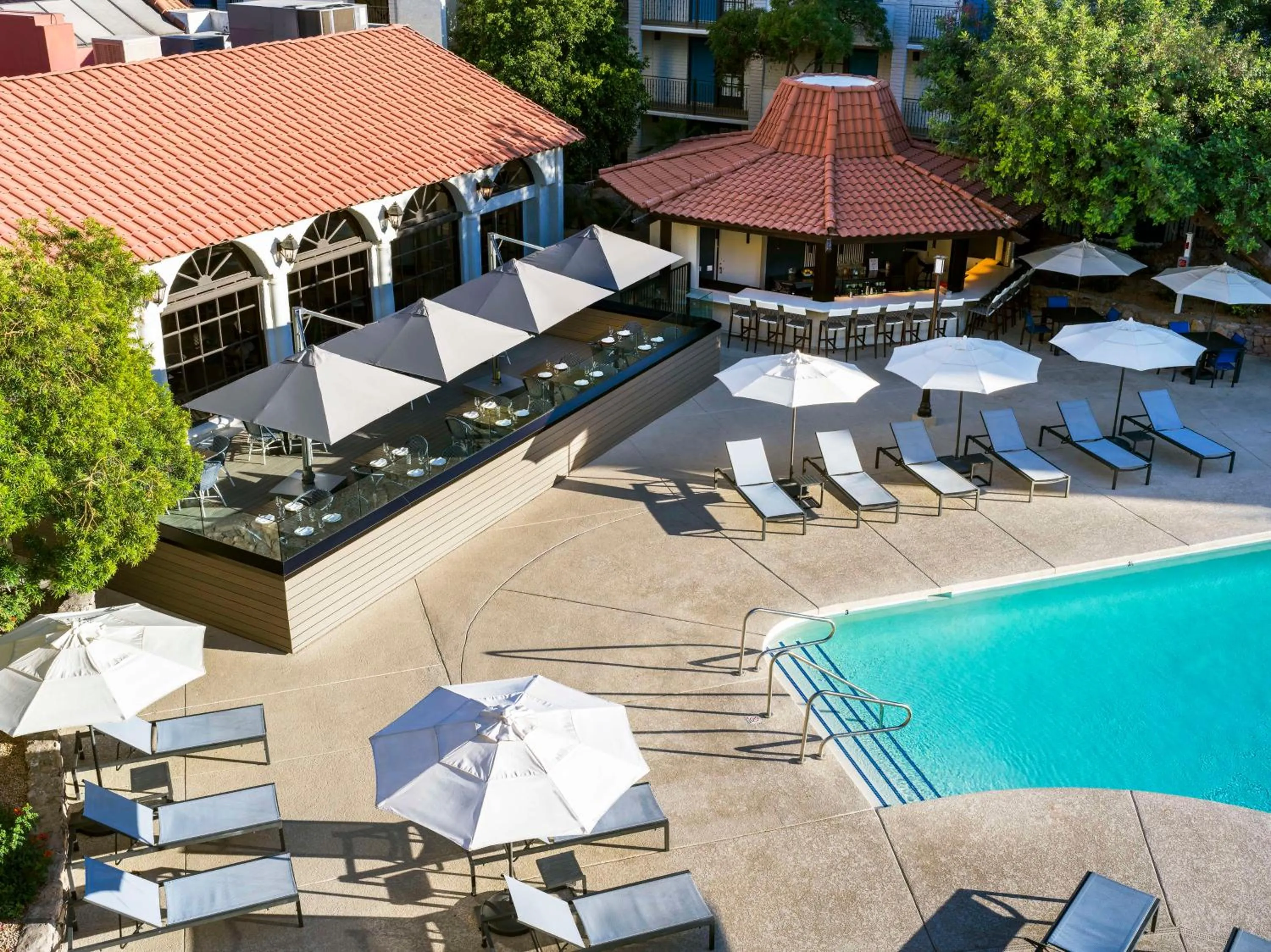 Pool view in Embassy Suites by Hilton Scottsdale Resort
