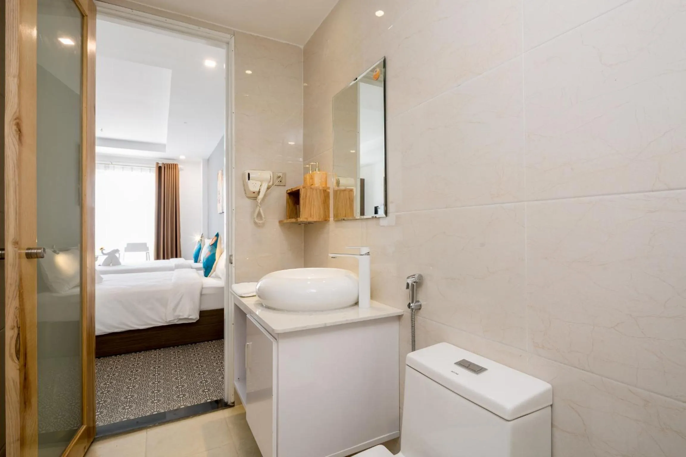 Toilet in Raon Danang Beach - STAY 24H