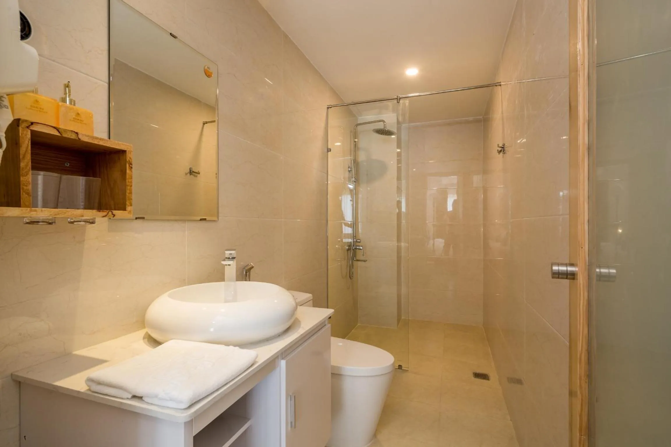 Shower in Raon Danang Beach - STAY 24H