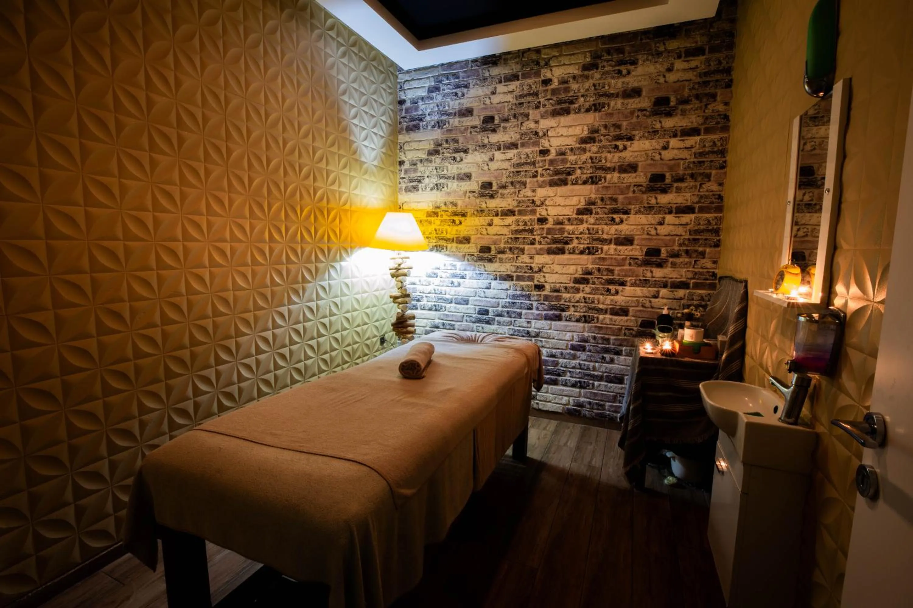 Massage in Karpalas City Hotel & Spa