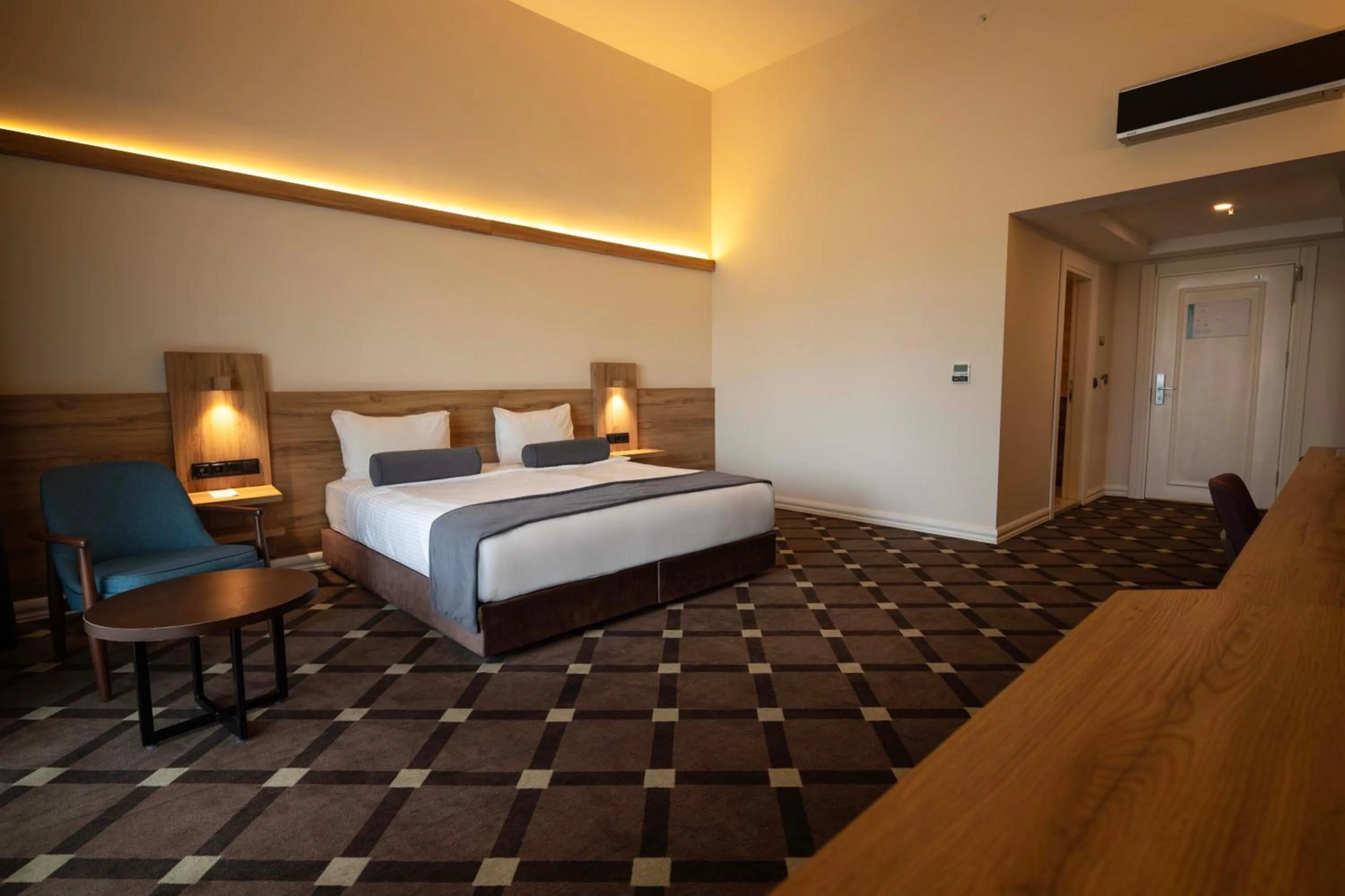 Bed in Karpalas City Hotel & Spa