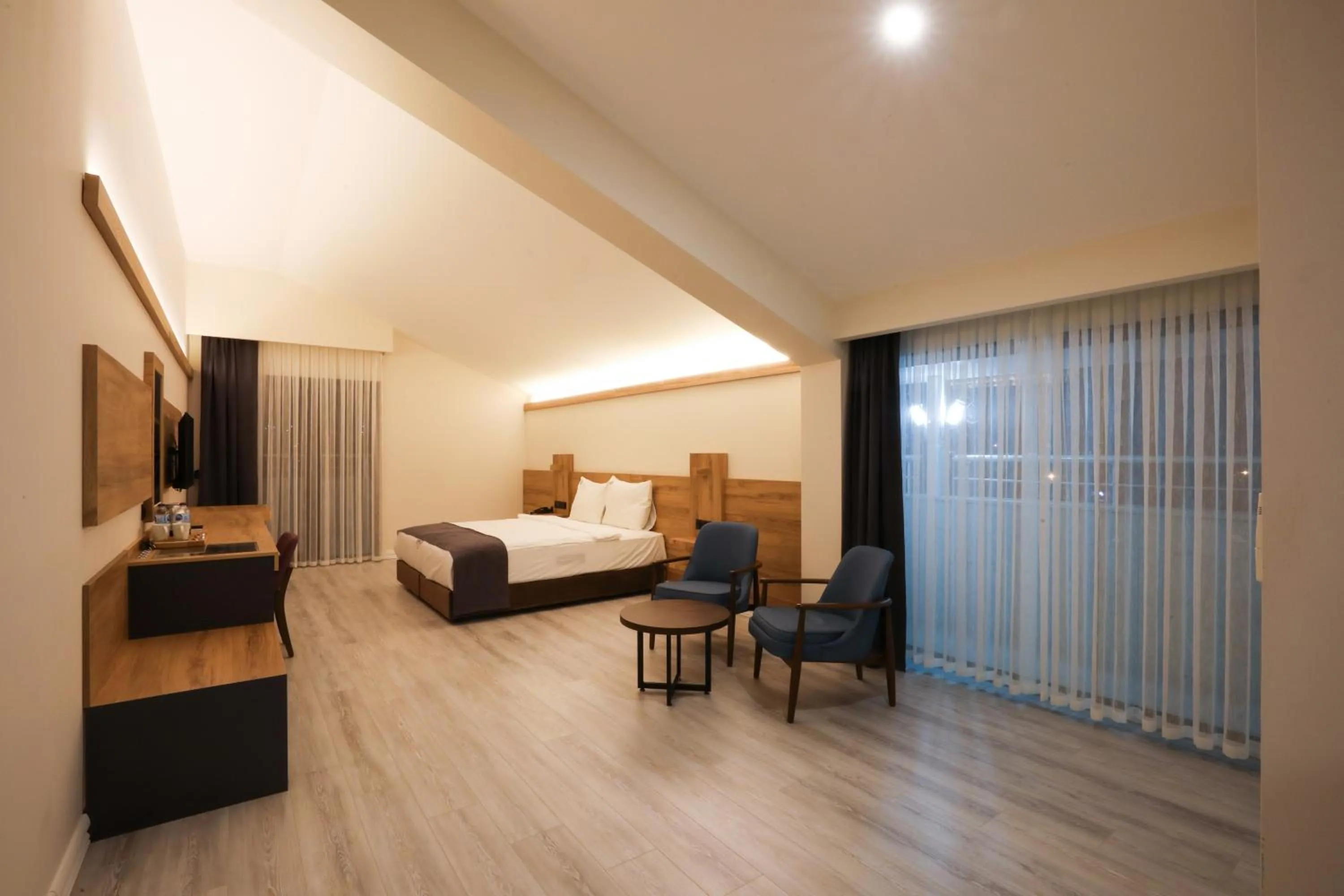 Photo of the whole room, Bed in Karpalas City Hotel & Spa