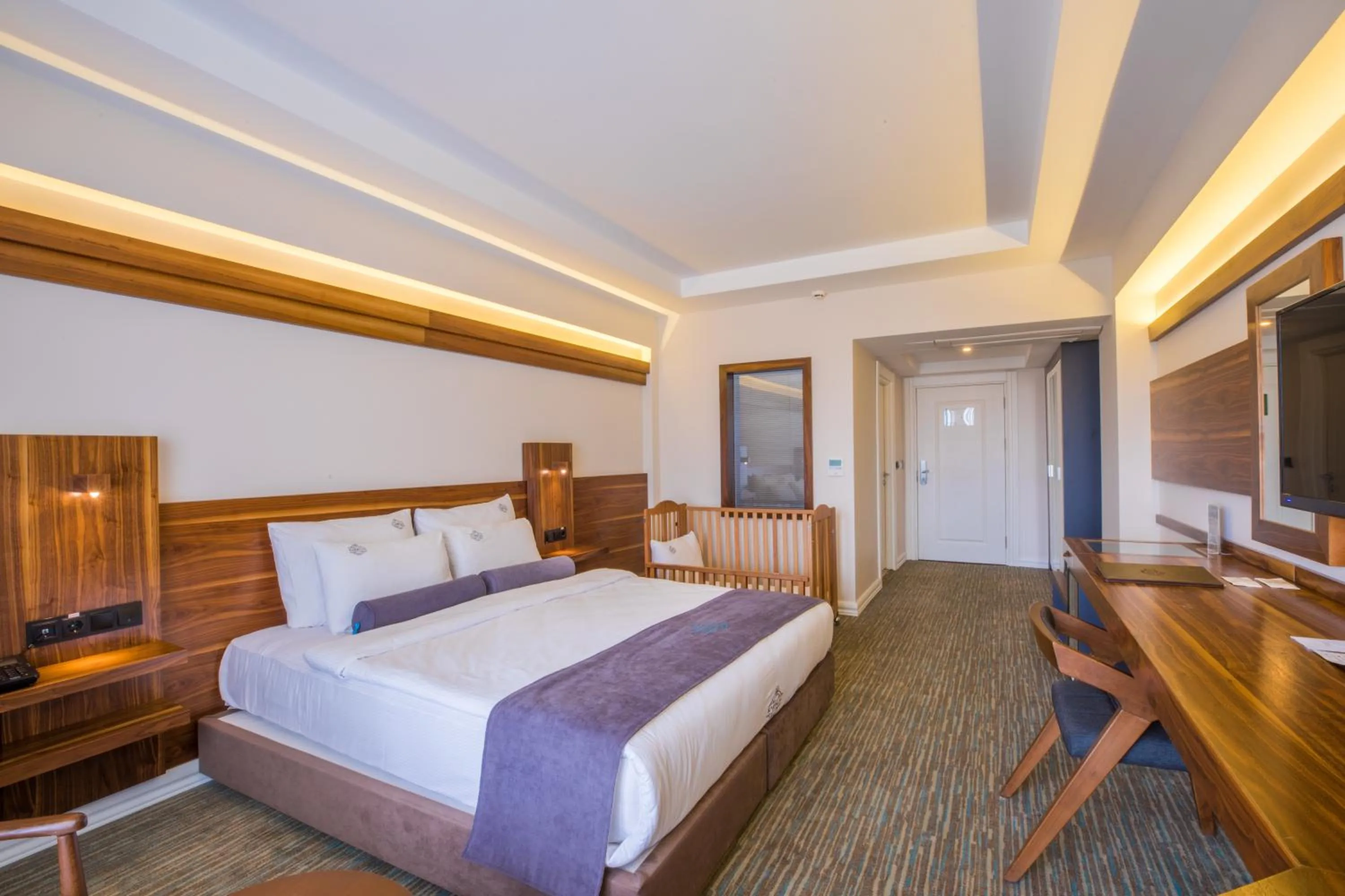 Bed in Karpalas City Hotel & Spa