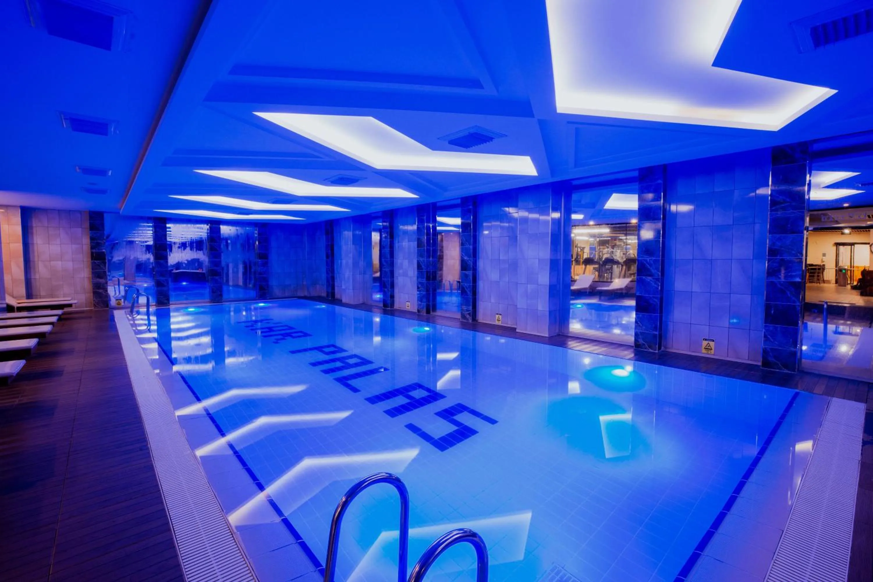 Swimming pool in Karpalas City Hotel & Spa