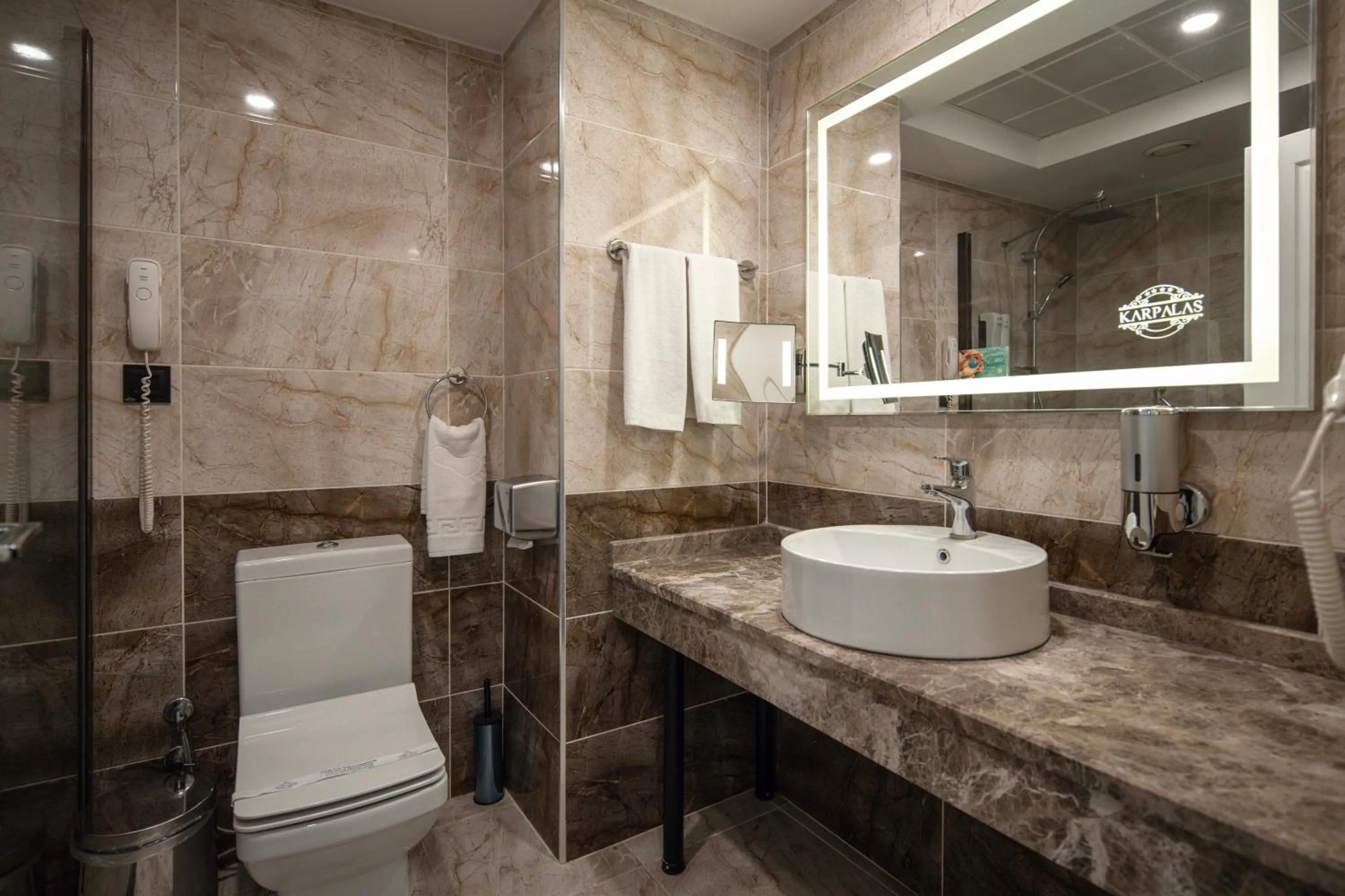 Bathroom in Karpalas City Hotel & Spa