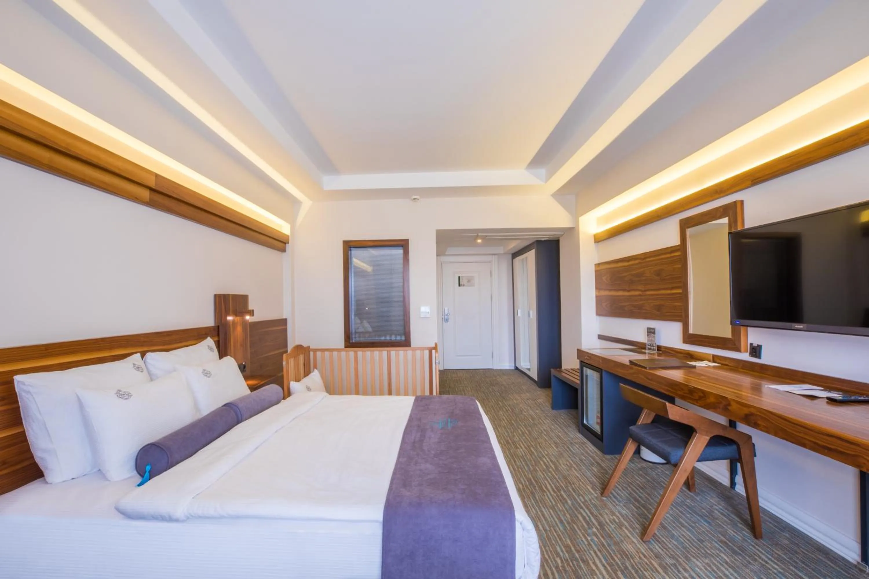 Bed in Karpalas City Hotel & Spa