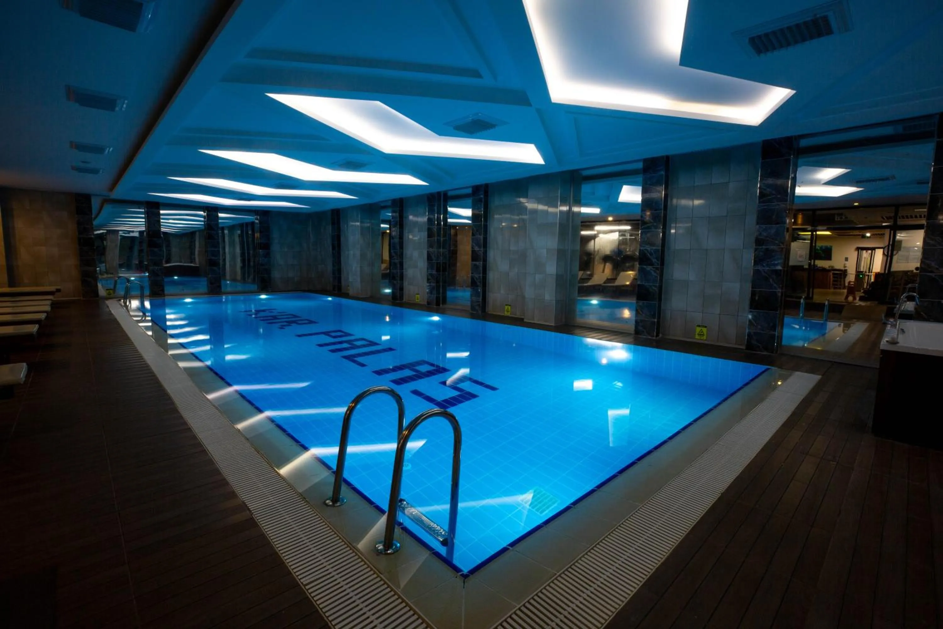 Swimming pool in Karpalas City Hotel & Spa