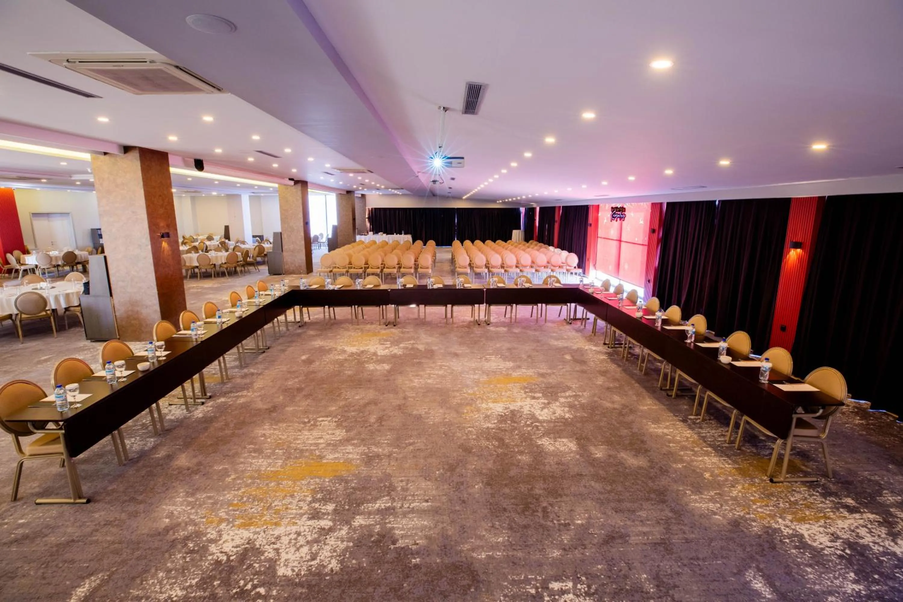 Meeting/conference room in Karpalas City Hotel & Spa