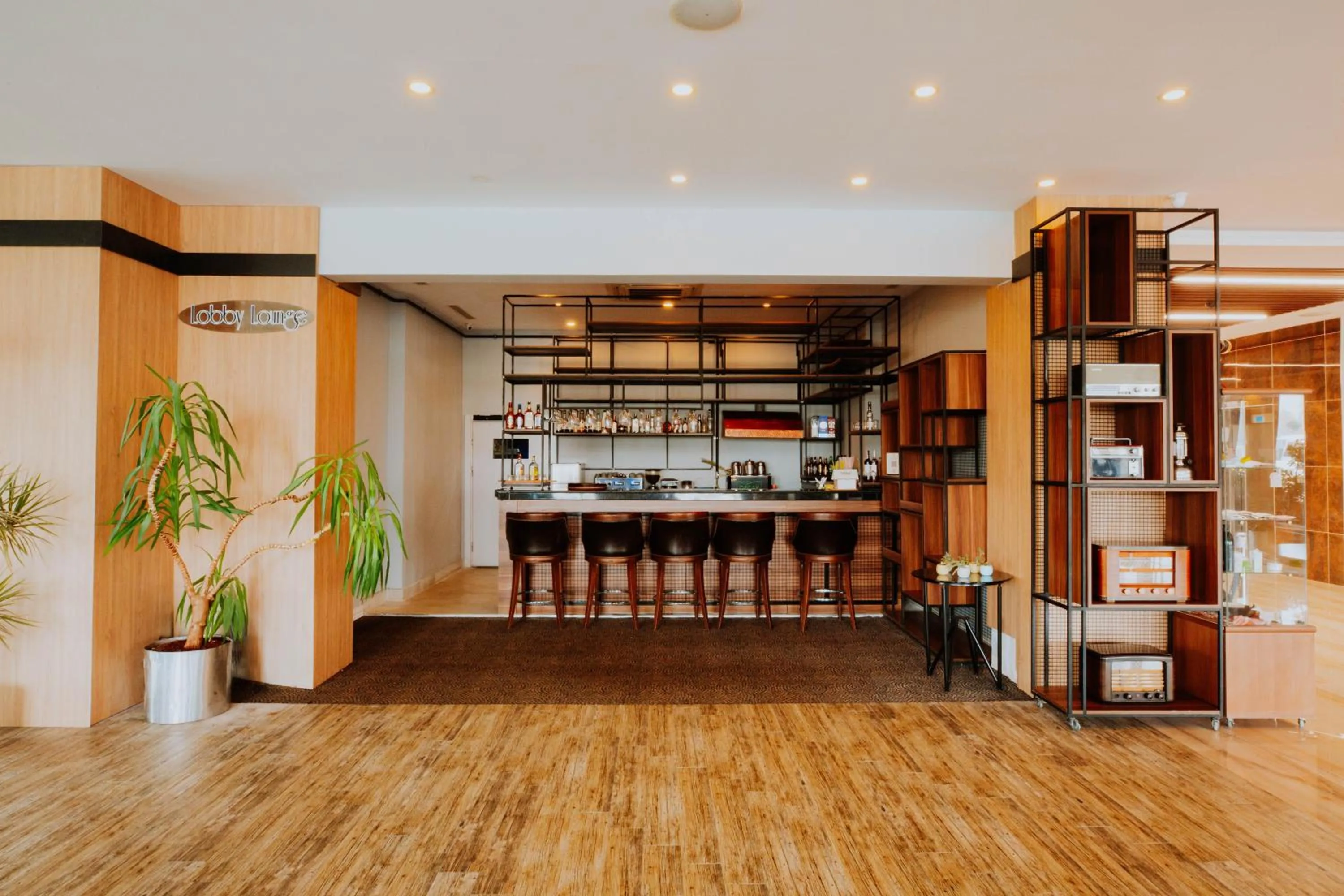 Restaurant/places to eat in Karpalas City Hotel & Spa