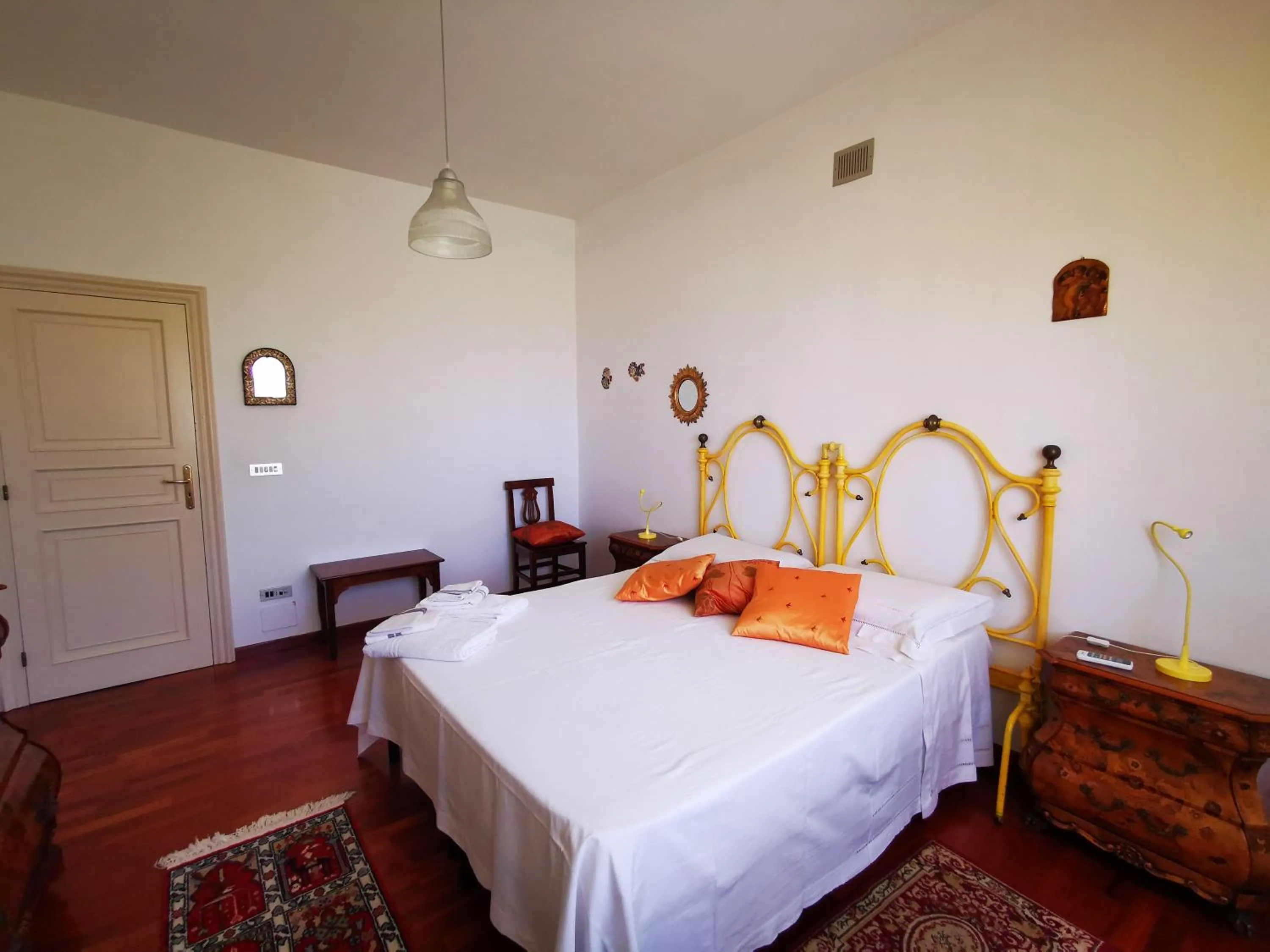 Bedroom, Bed in La Ginestra