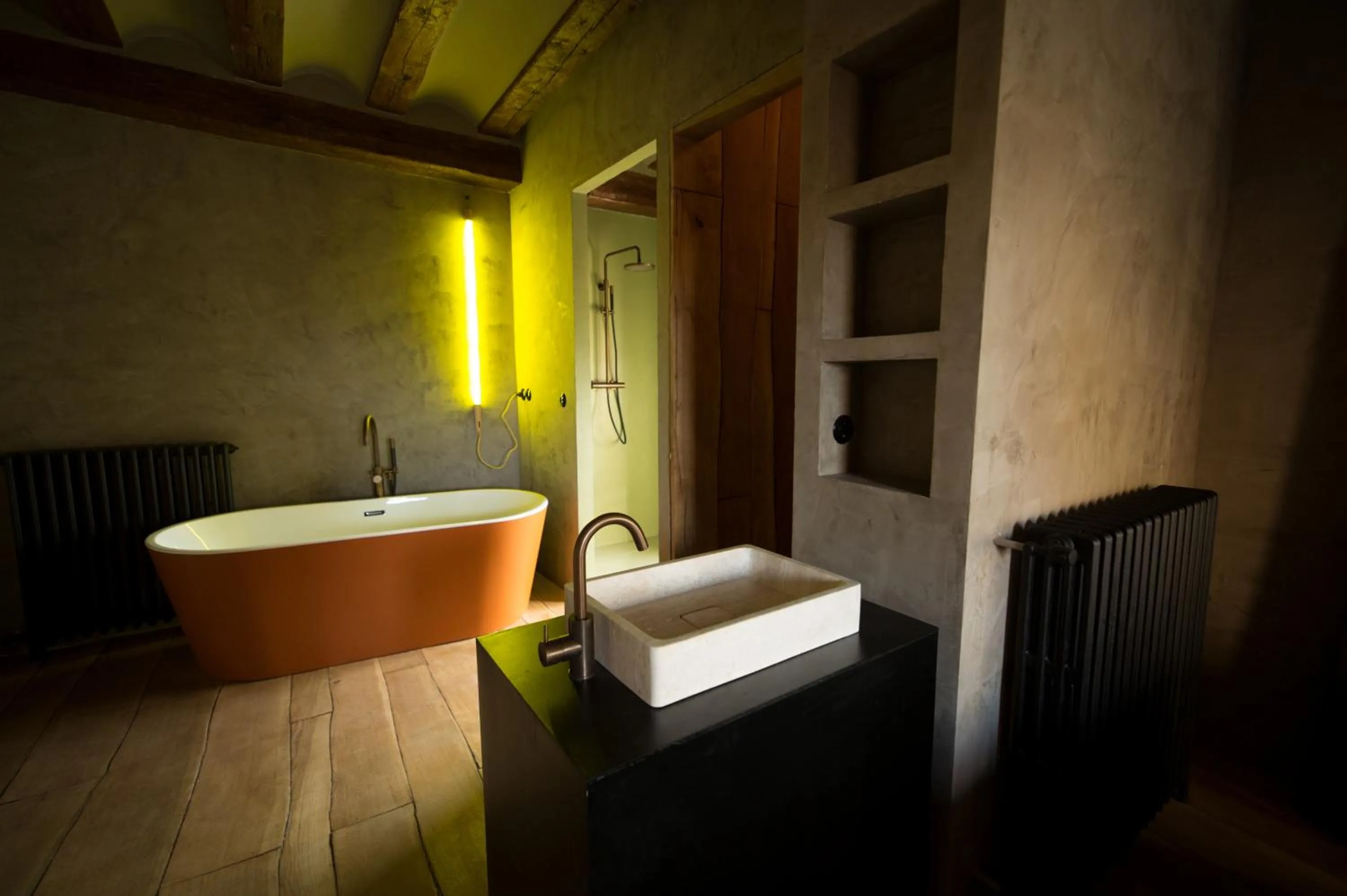 Shower in Consolación