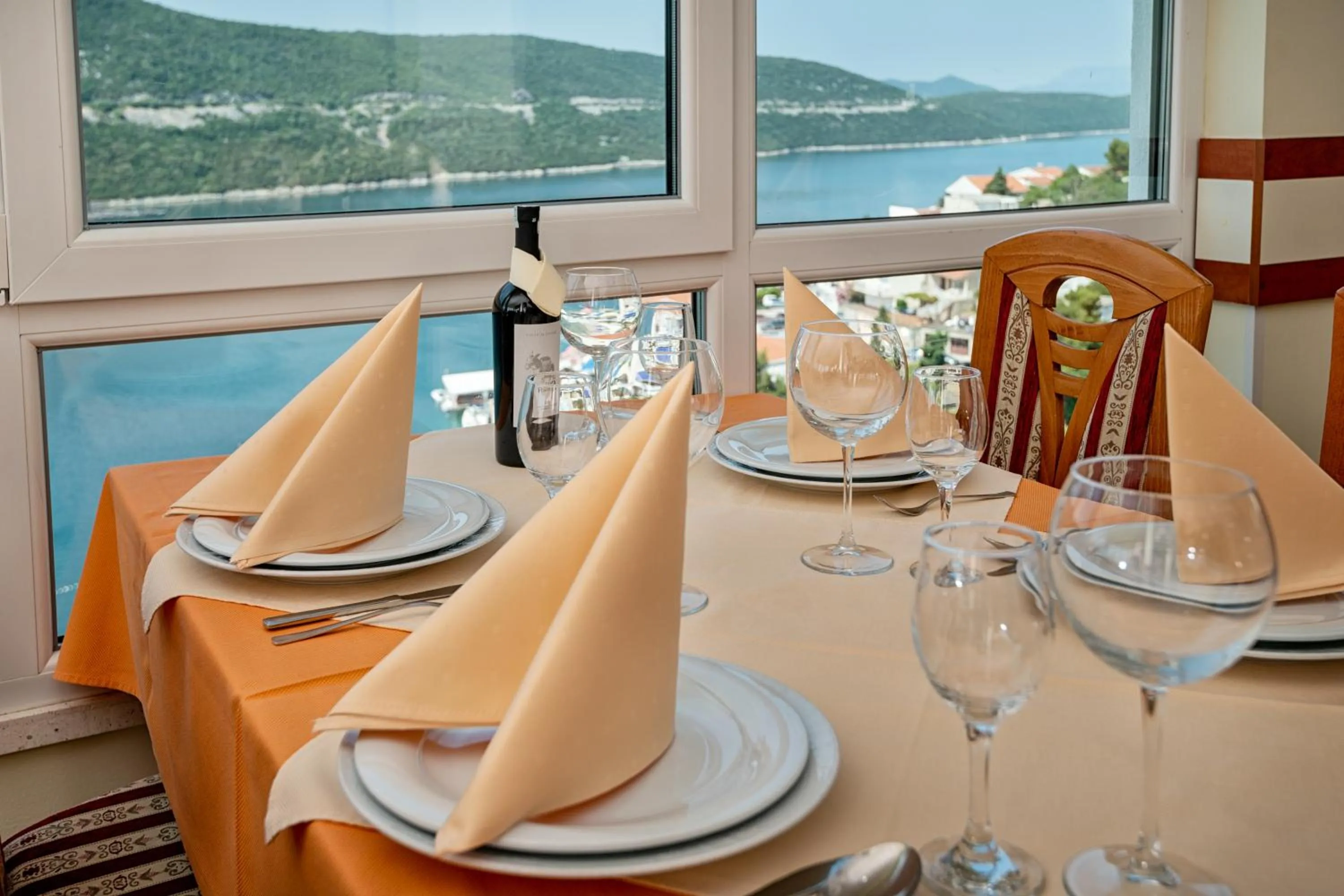 Restaurant/places to eat in Hotel Adria