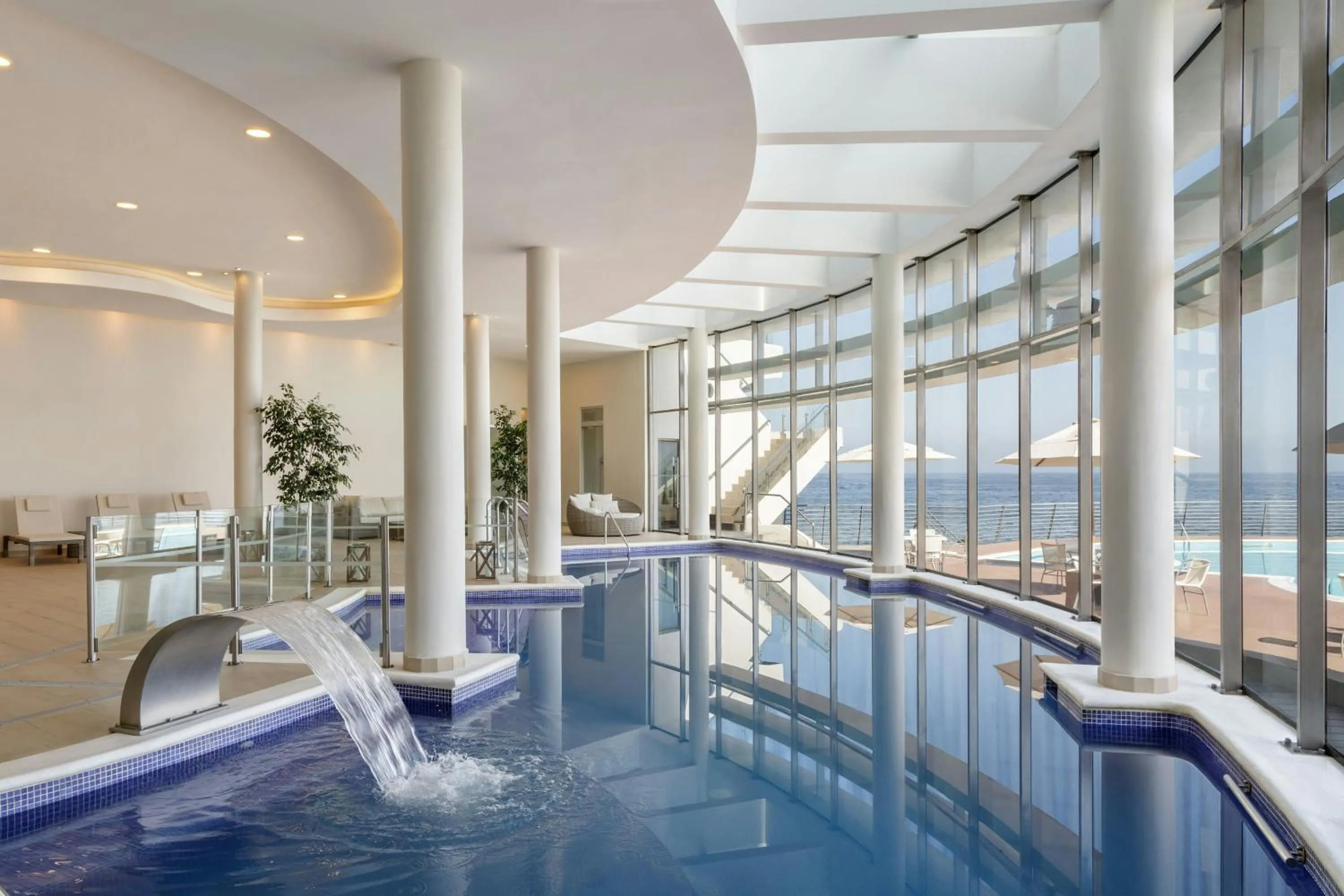 Swimming pool in Sheraton Miramar Hotel & Convention Center