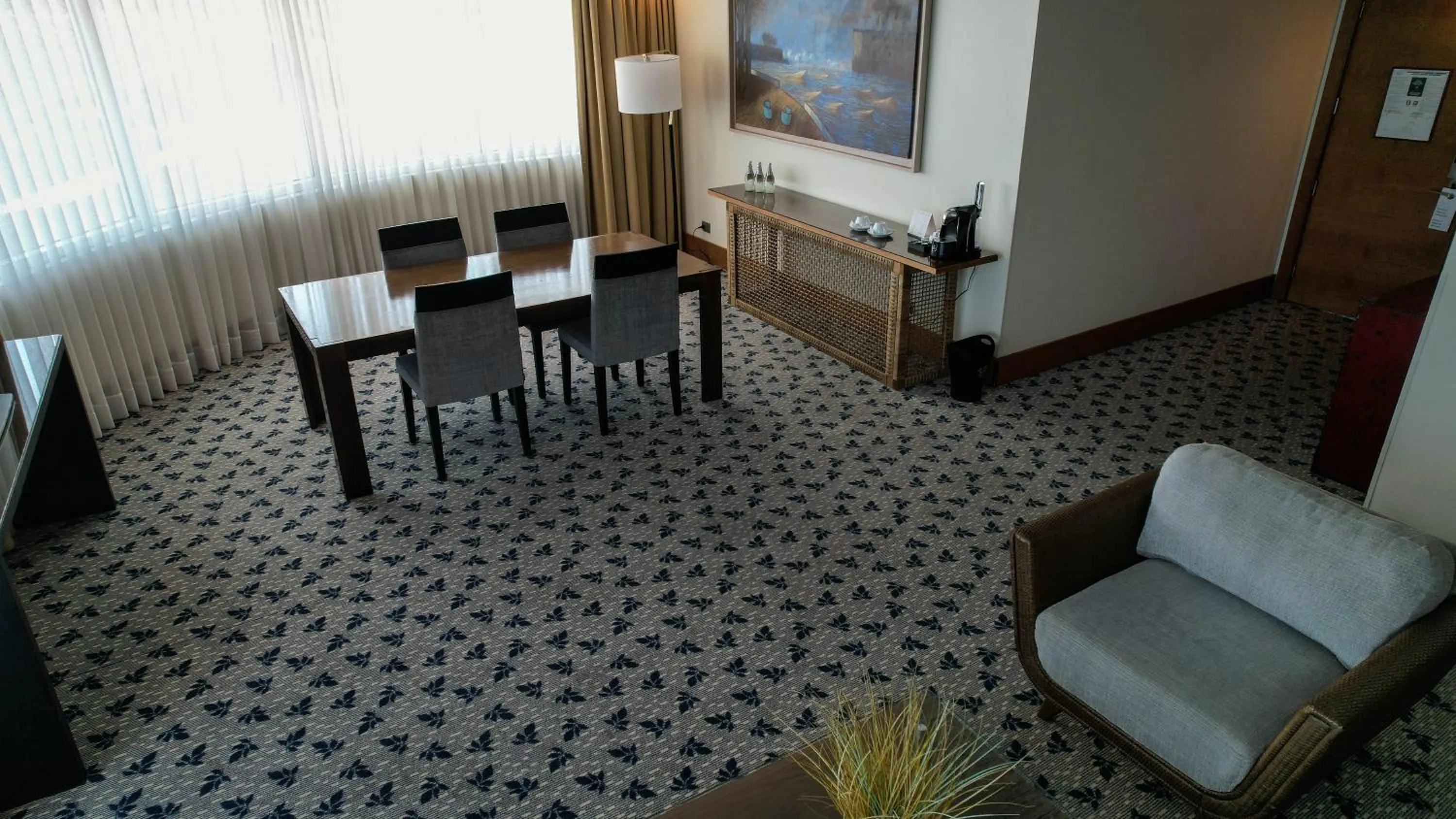 Living room in Sheraton Miramar Hotel & Convention Center