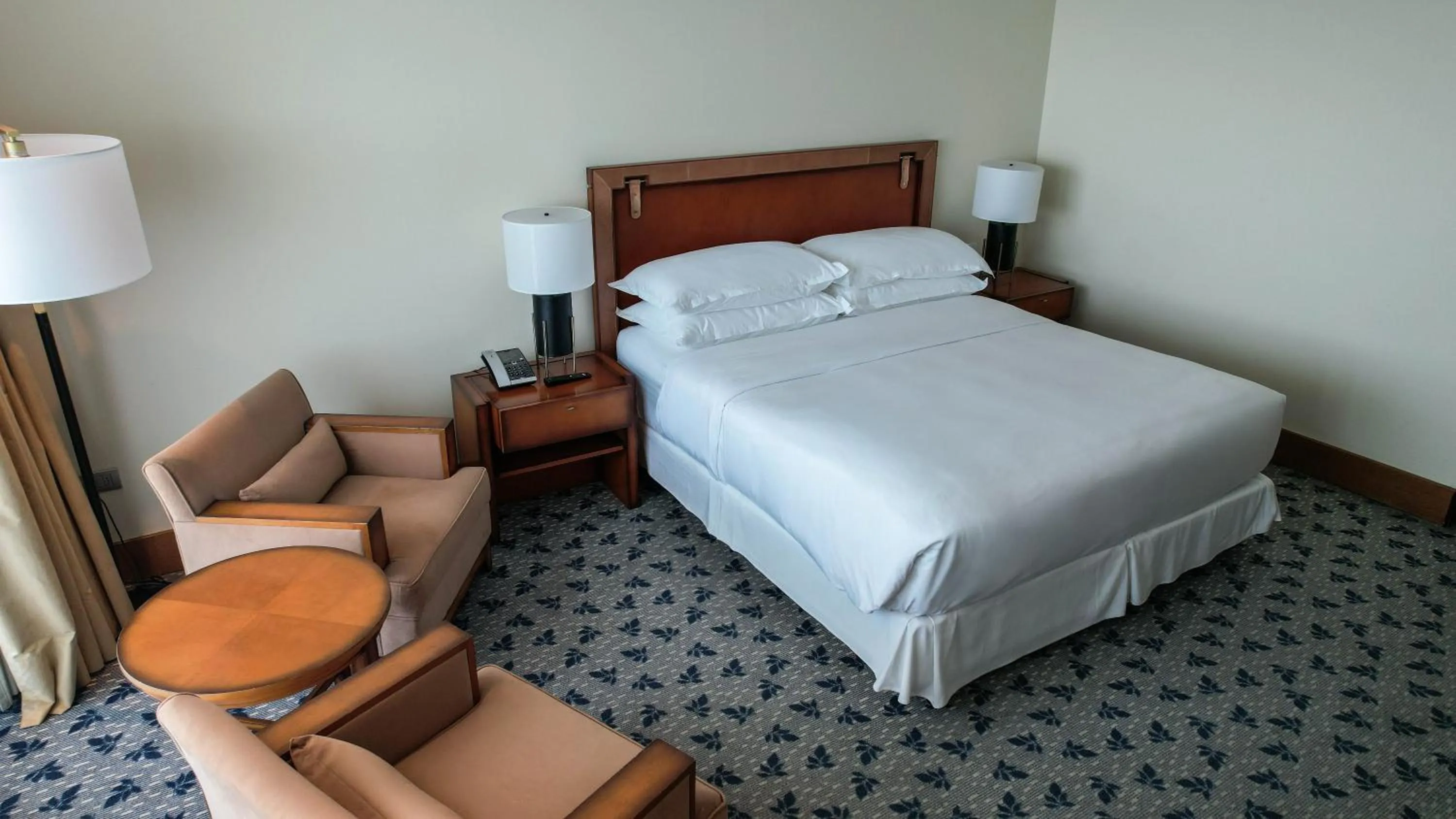 View (from property/room), Bed in Sheraton Miramar Hotel & Convention Center