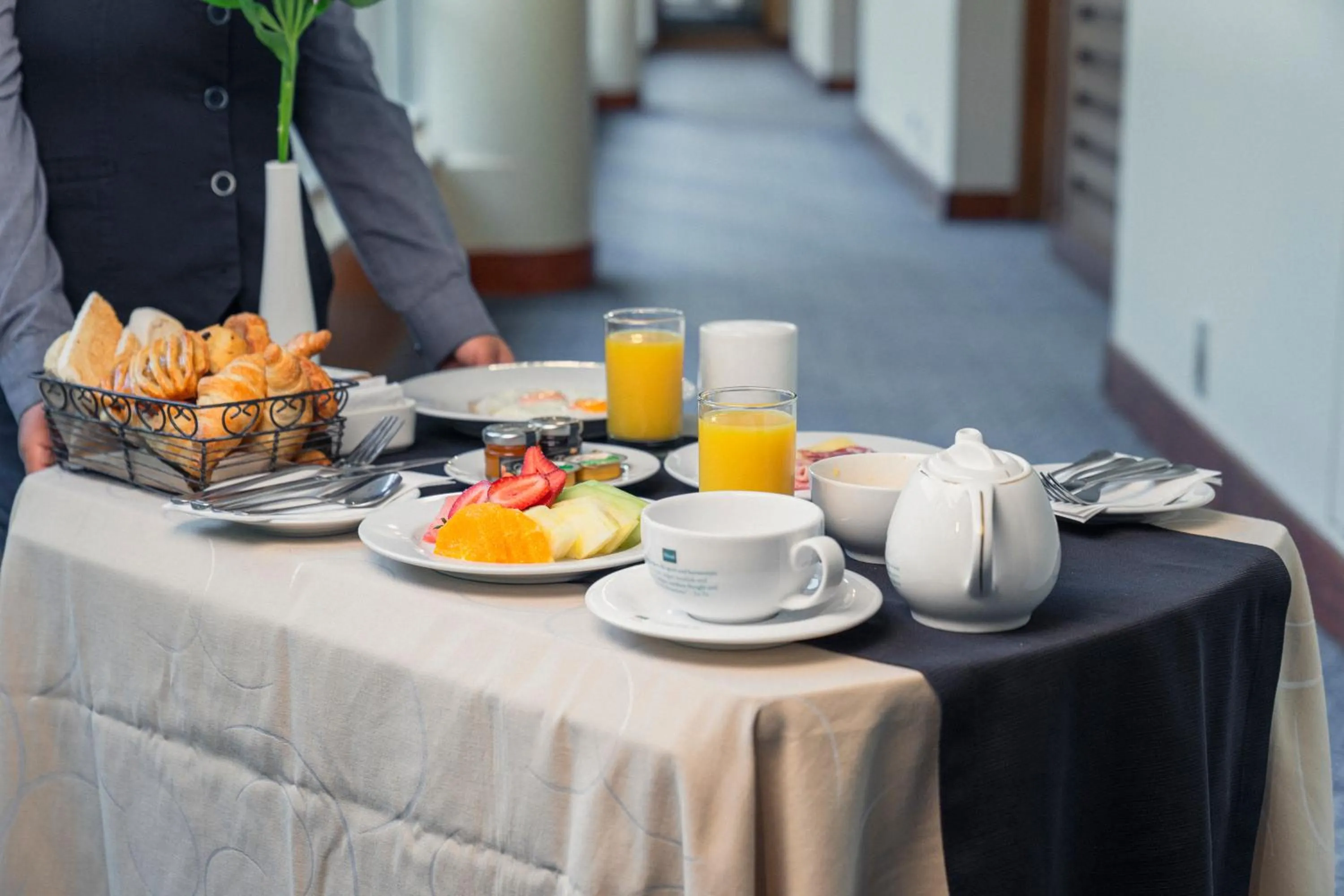 room service in Sheraton Miramar Hotel & Convention Center