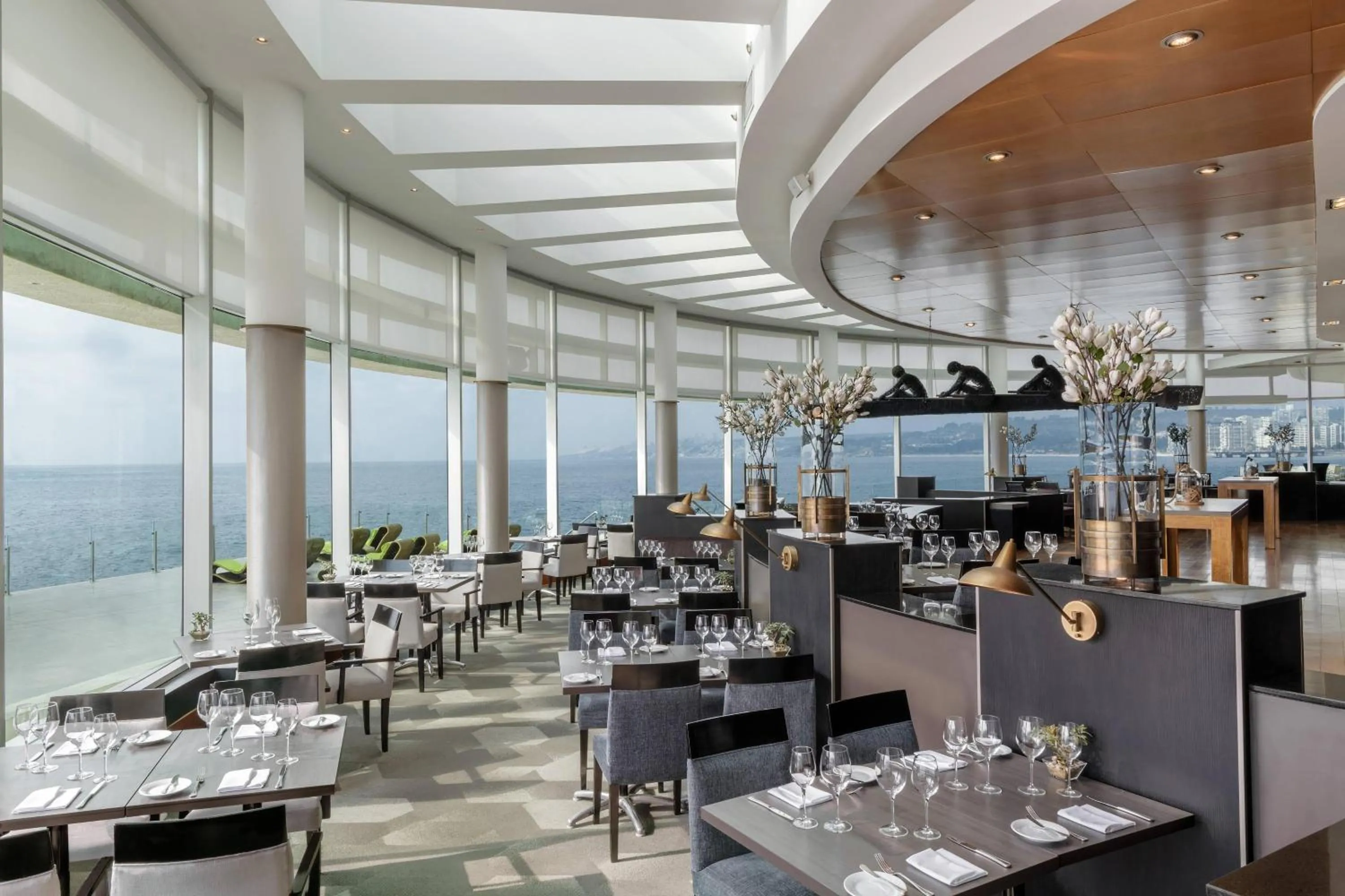 Restaurant/places to eat in Sheraton Miramar Hotel & Convention Center