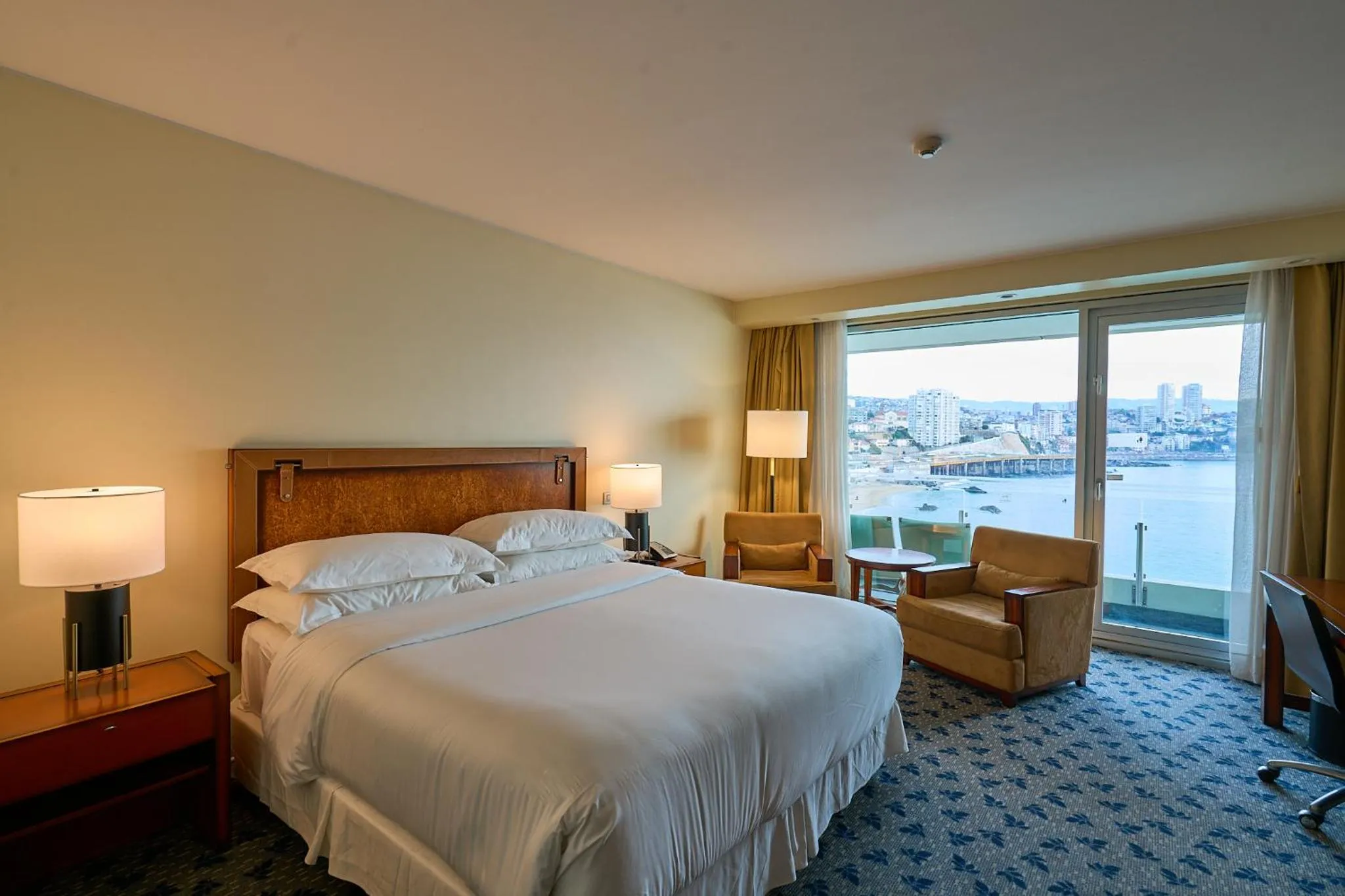 View (from property/room), Bed in Sheraton Miramar Hotel & Convention Center