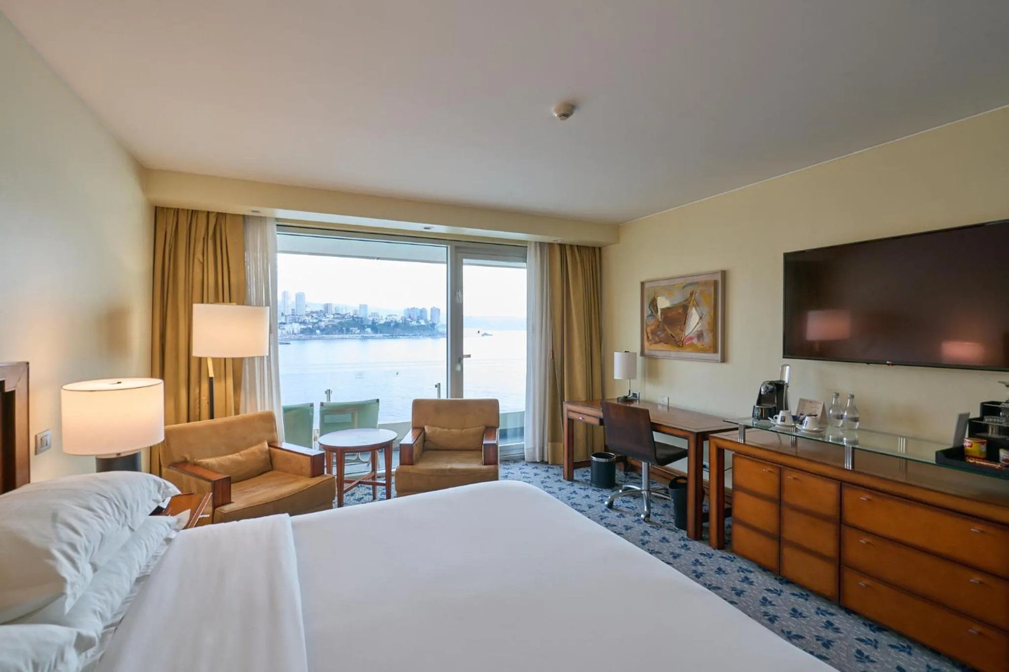 View (from property/room), Bed in Sheraton Miramar Hotel & Convention Center