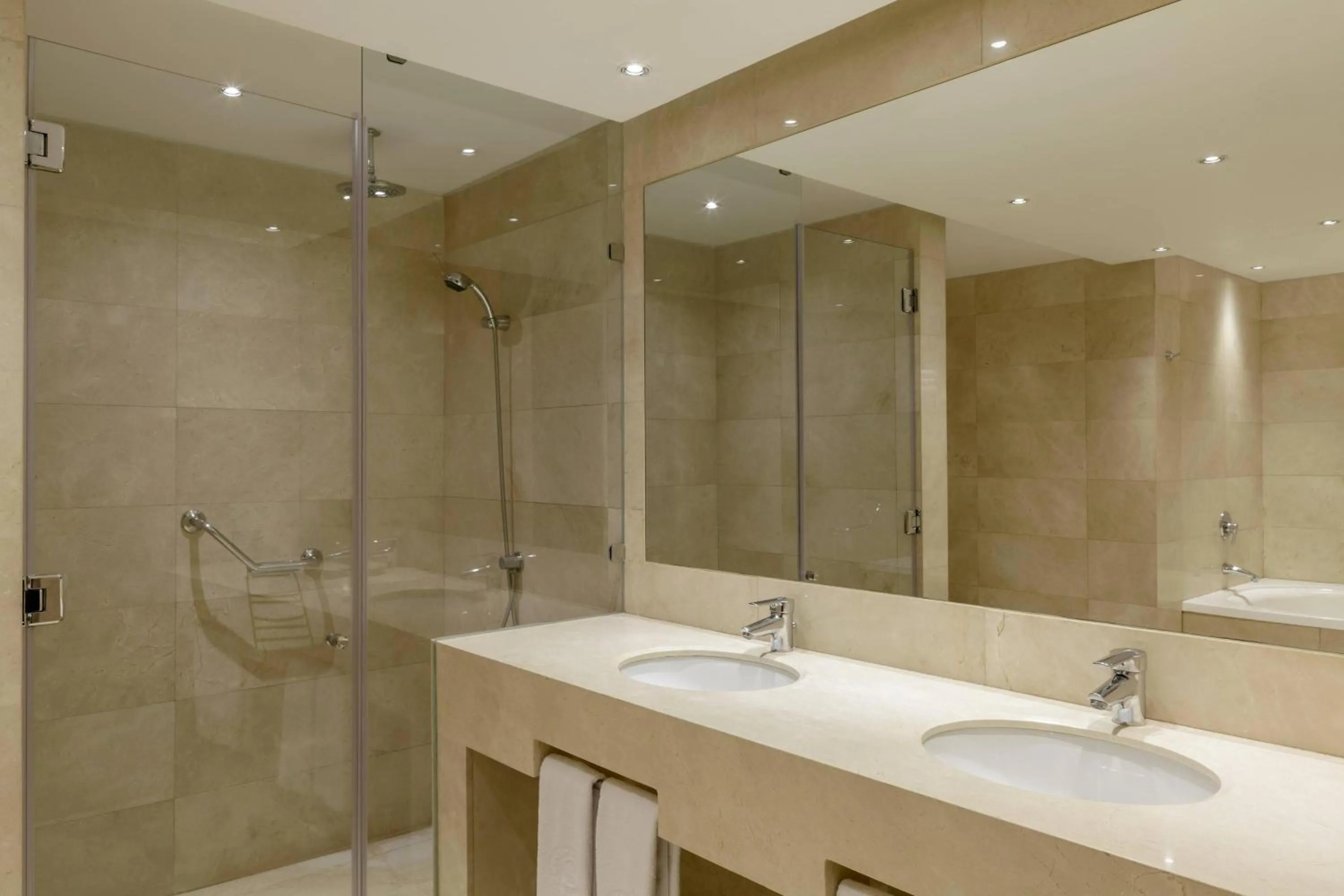 Bathroom in Sheraton Miramar Hotel & Convention Center