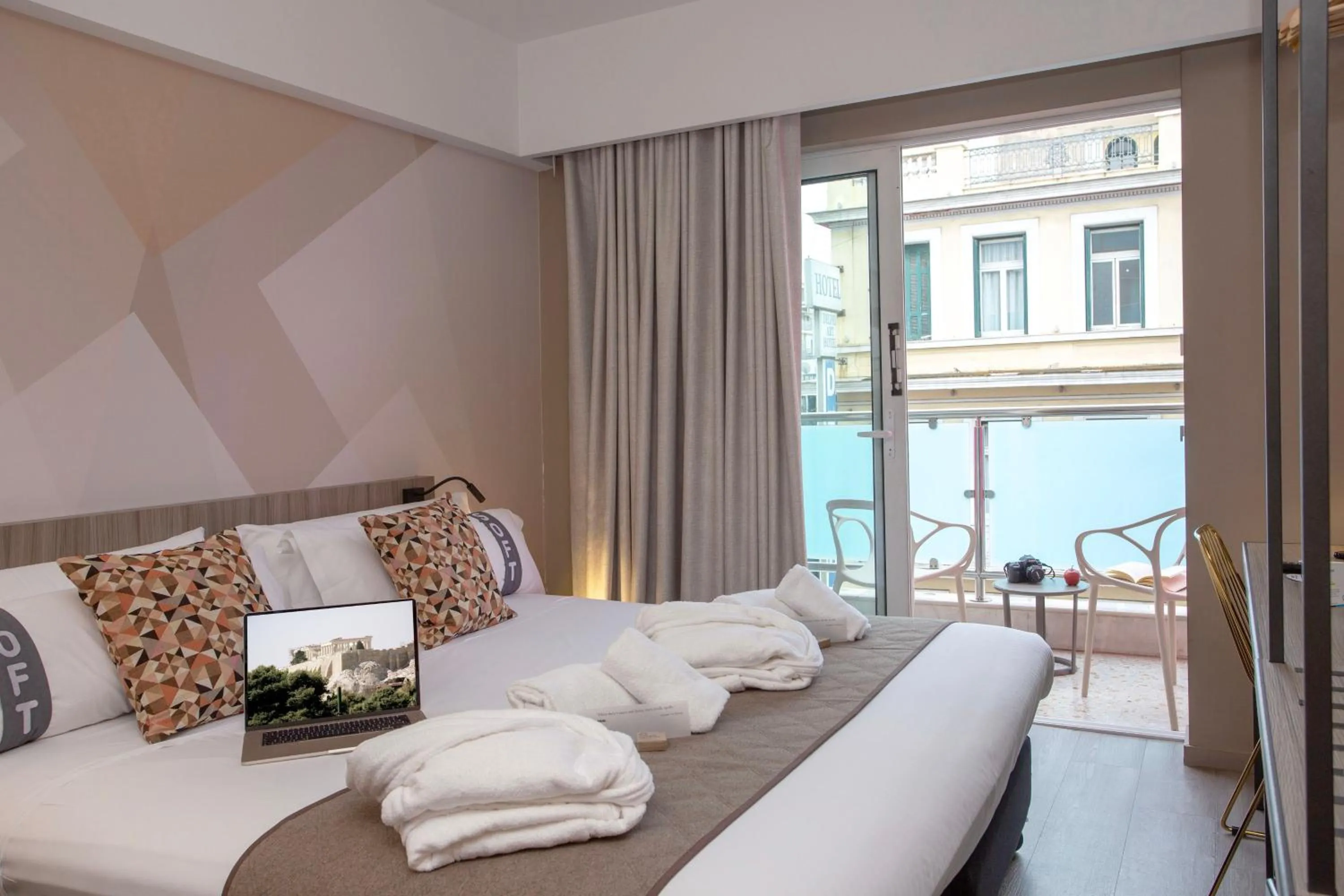 Photo of the whole room, Bed in Casual Kubic Athens