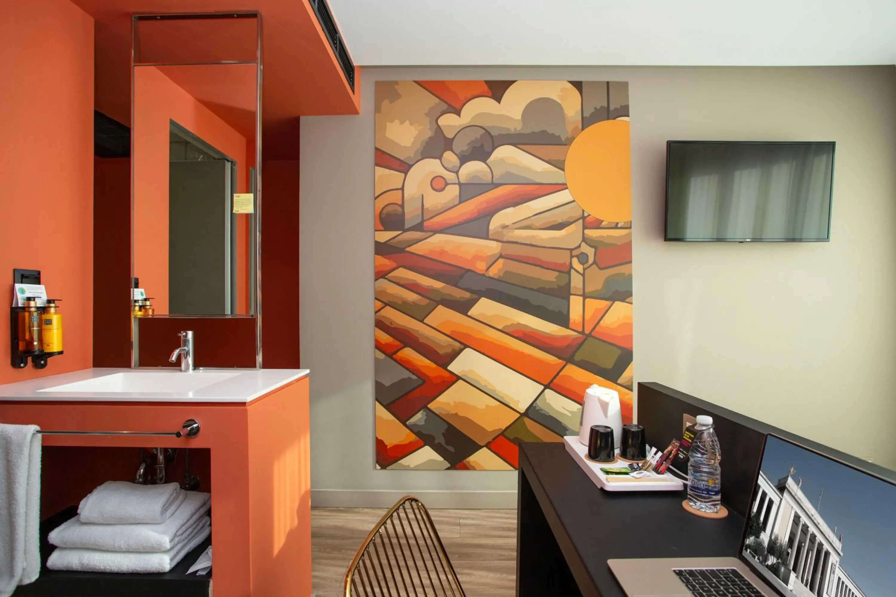 Photo of the whole room in Casual Kubic Athens