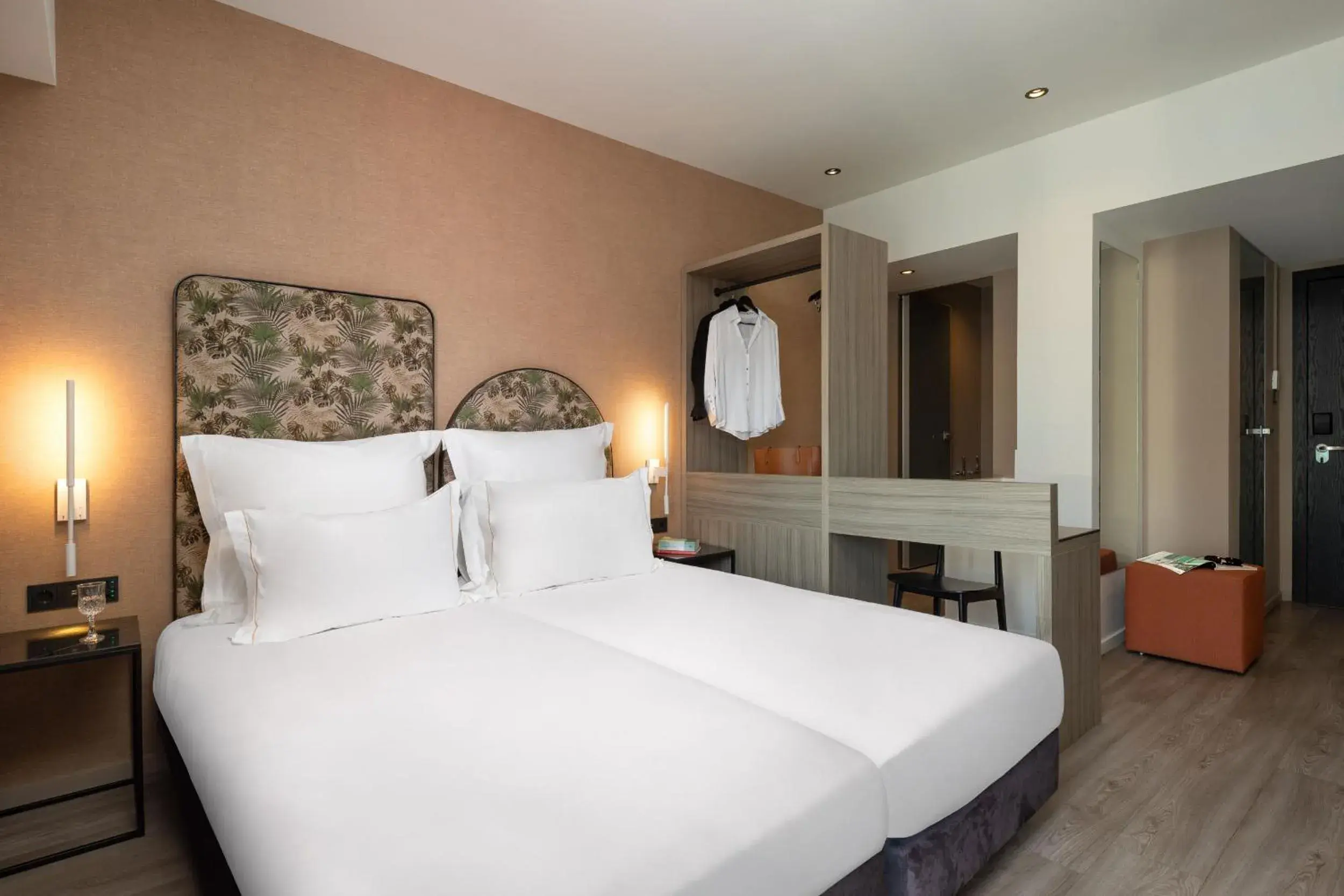 Urban Twin Room with Balcony and City View in Casual Kubic Athens Urban Twin Room with Balcony and City View in Casual Kubic Athens