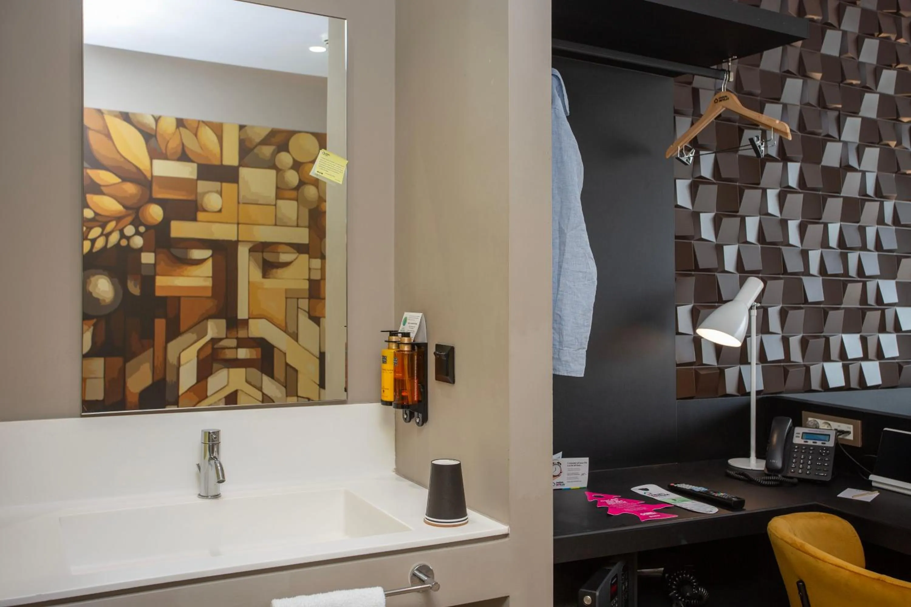 Photo of the whole room in Casual Kubic Athens