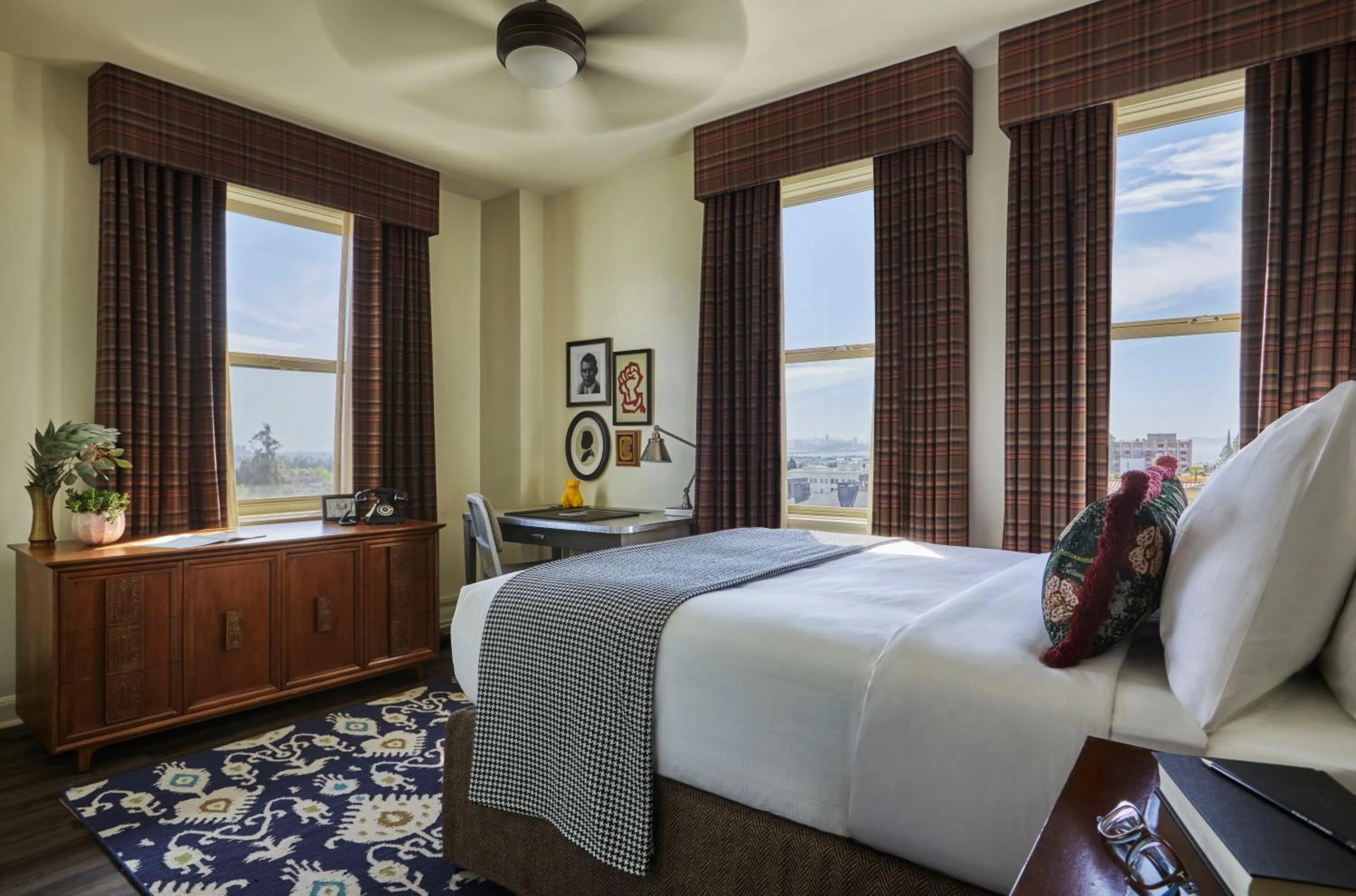 Bedroom, Bed in Graduate by Hilton Berkeley