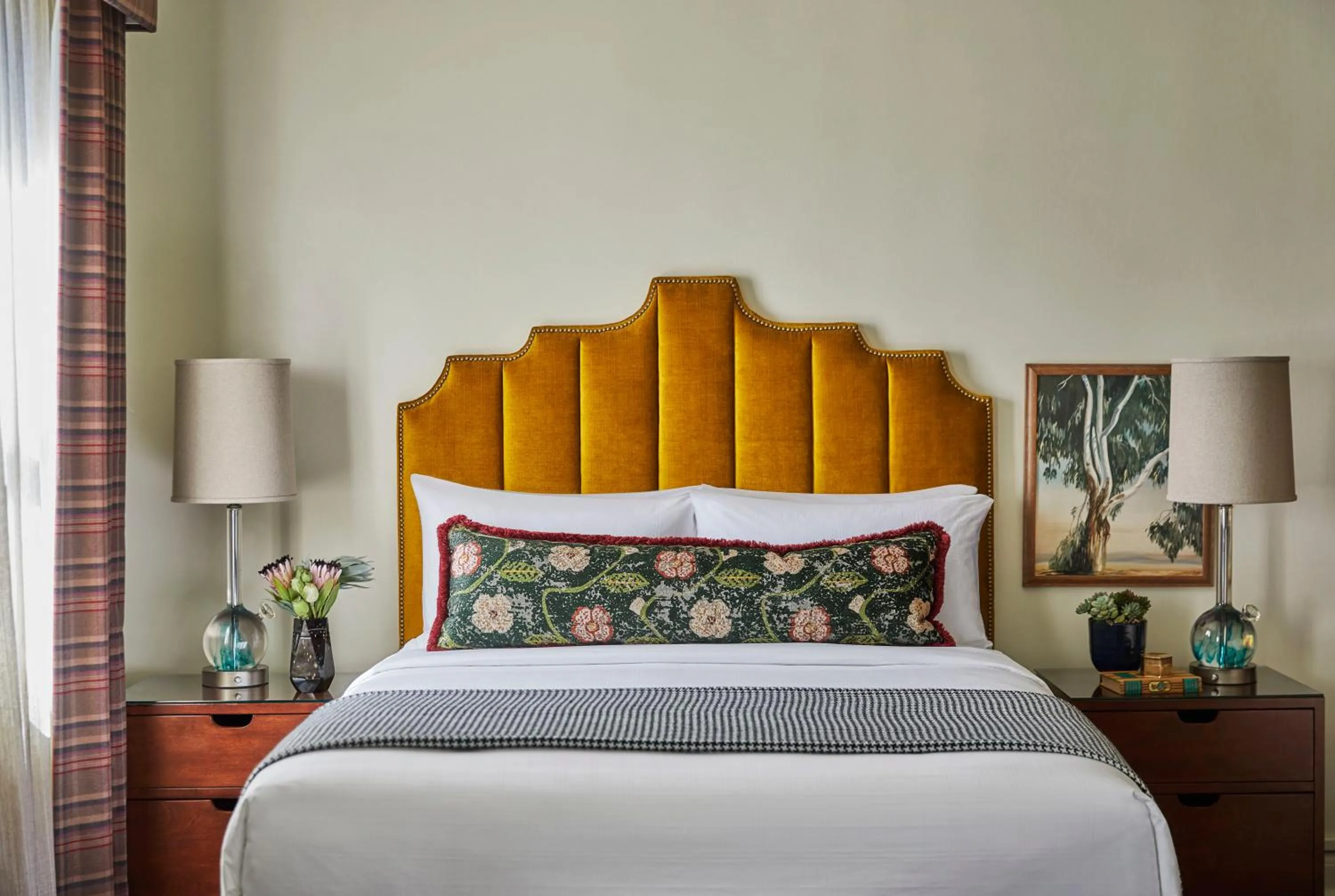 Bedroom, Bed in Graduate by Hilton Berkeley