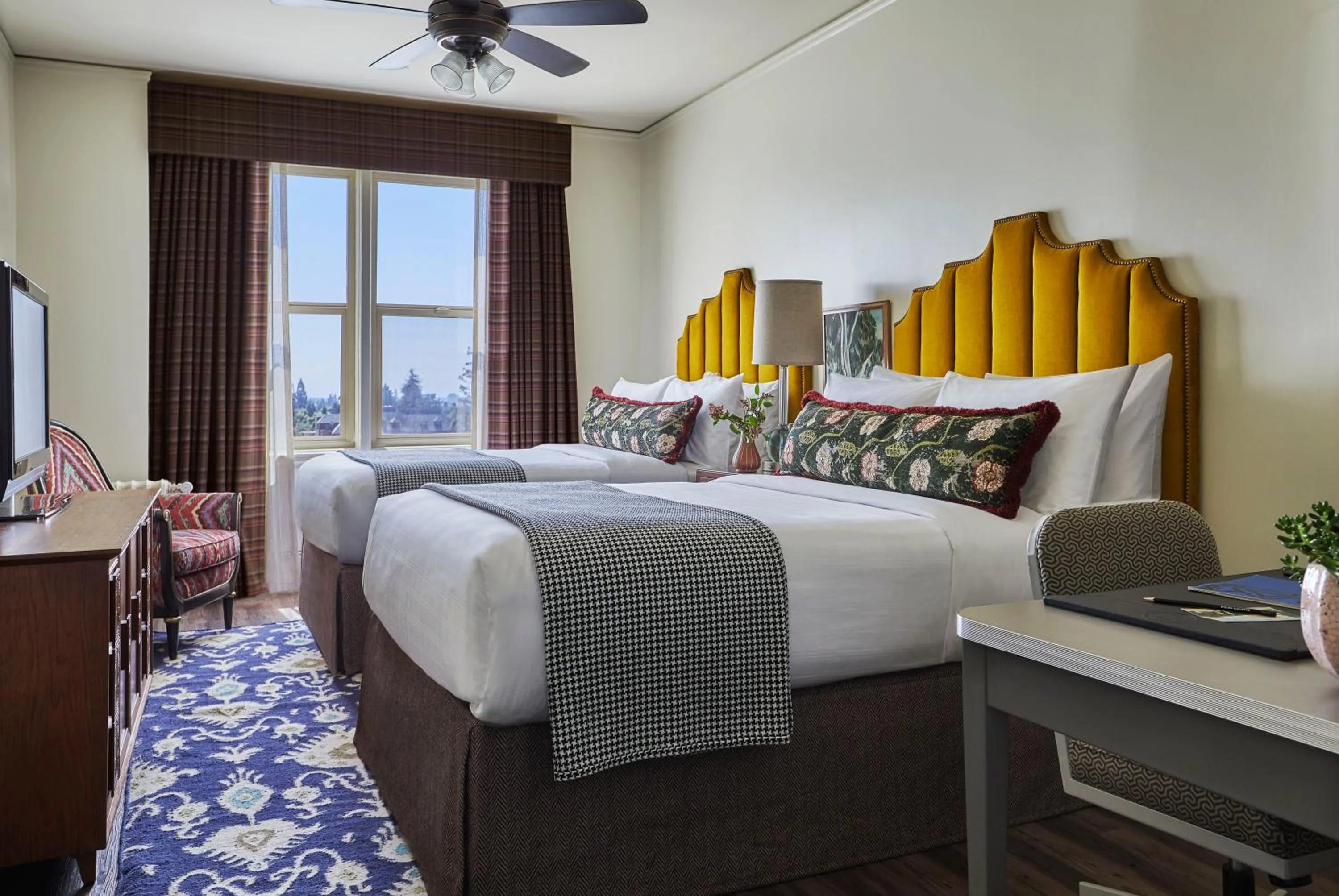 Bedroom, Bed in Graduate by Hilton Berkeley