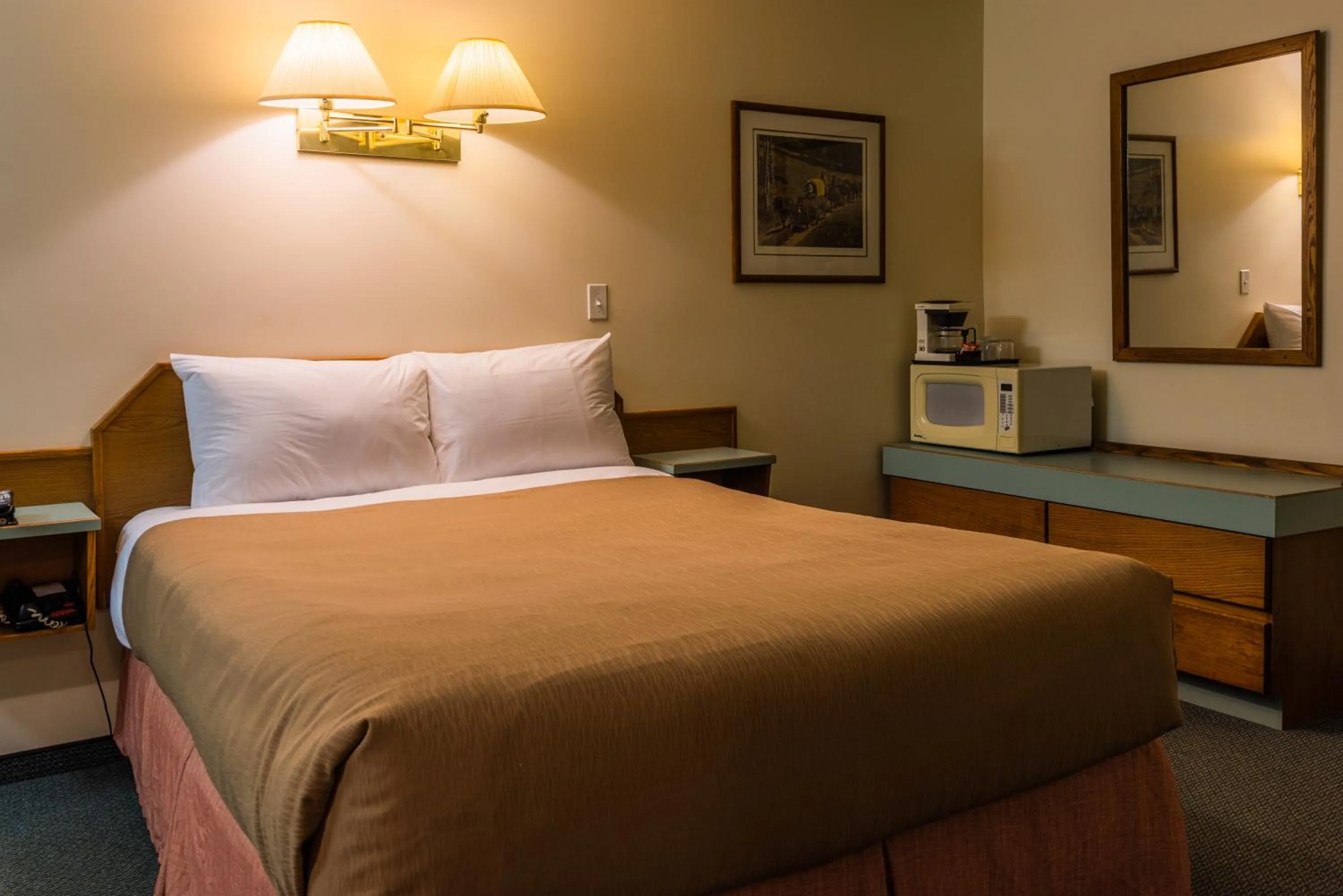 Photo of the whole room, Bed in The Ranchland Inn Kamloops