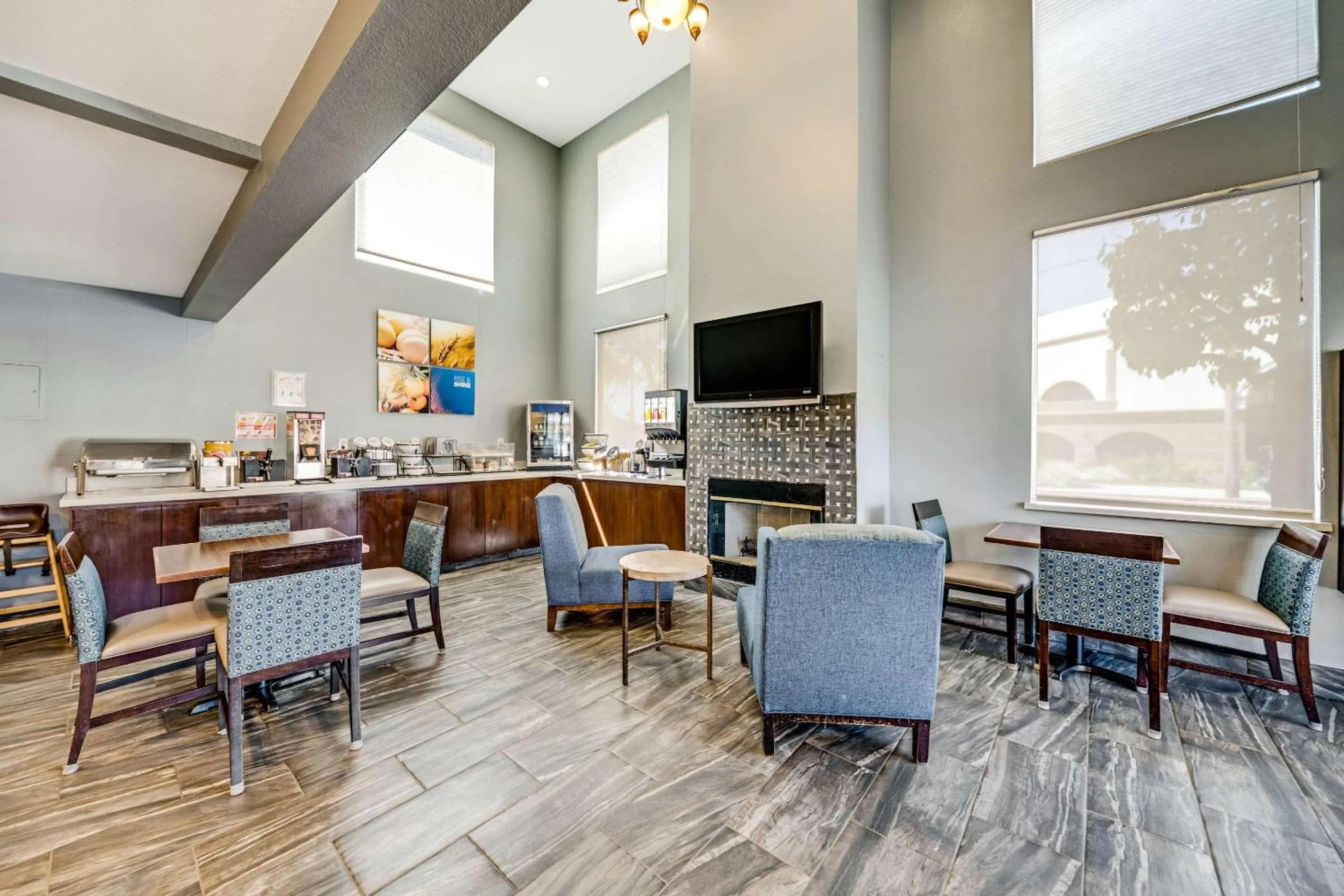 Breakfast in Comfort Inn Beach Boardwalk