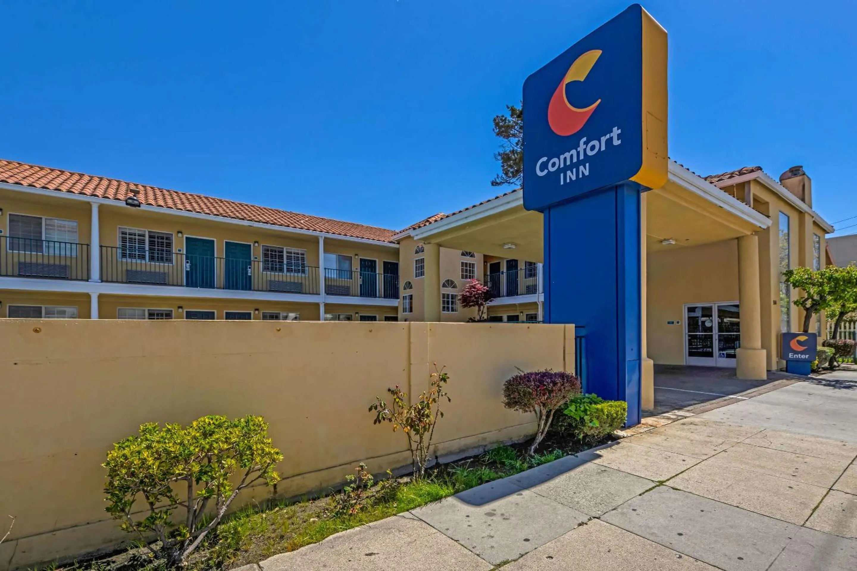 Property building in Comfort Inn Beach Boardwalk