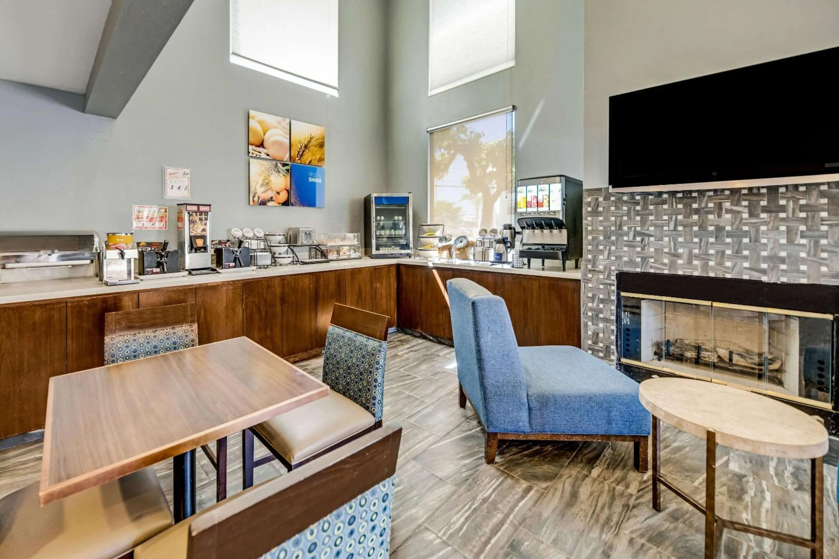 Breakfast in Comfort Inn Beach Boardwalk