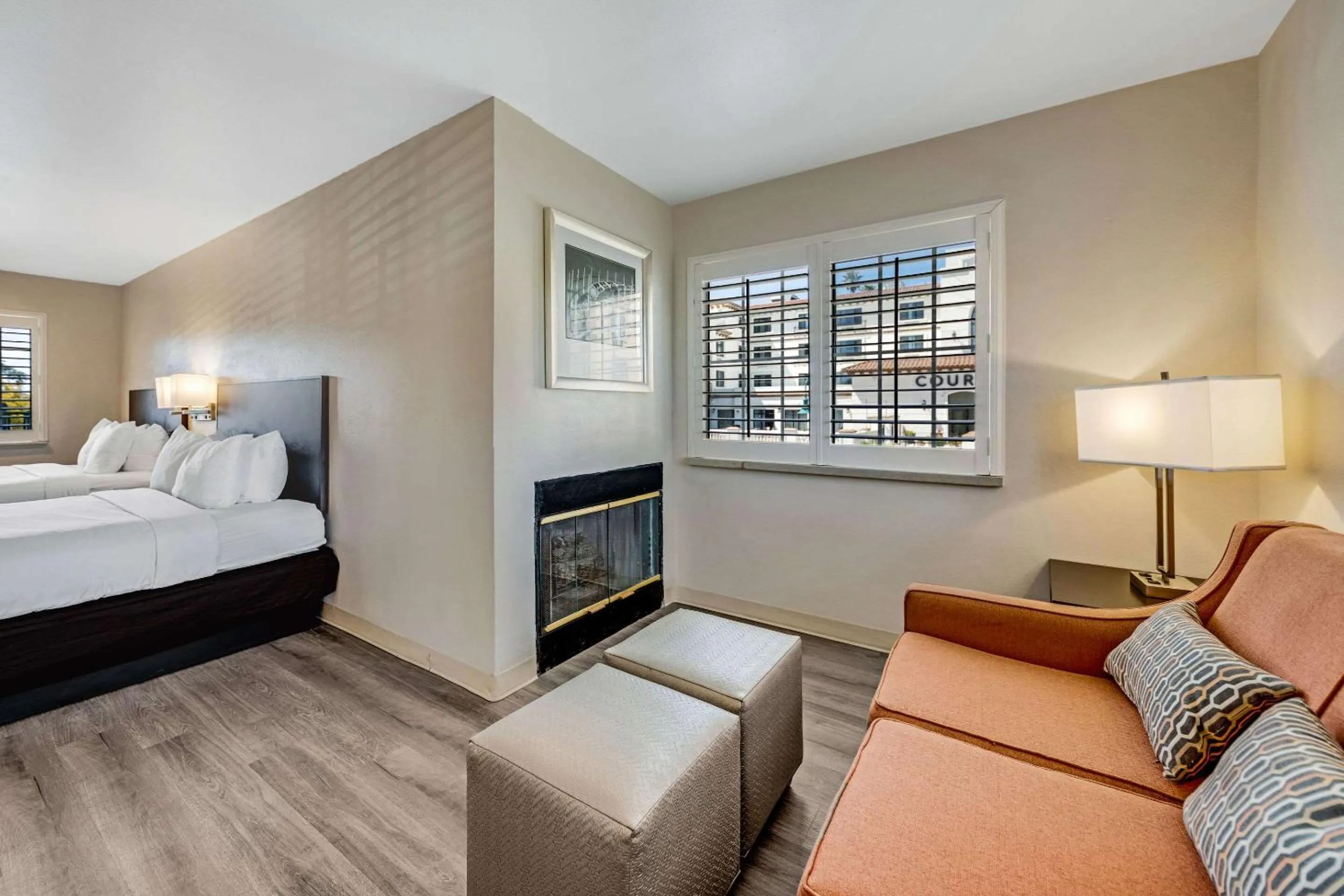Bedroom, Bed in Comfort Inn Beach Boardwalk